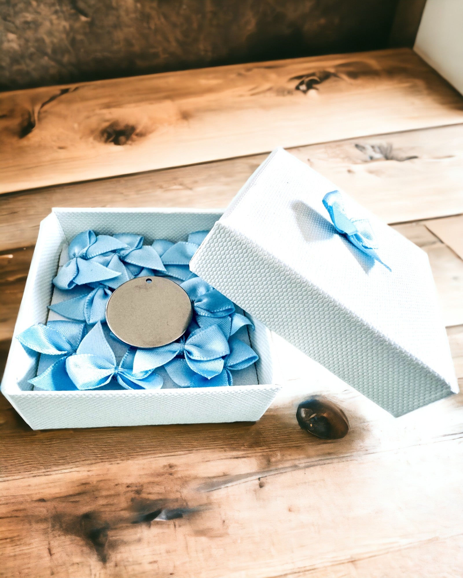 Rundt Anheng i Rustfritt Stål som gave med mulighet for Personalisering, gravering