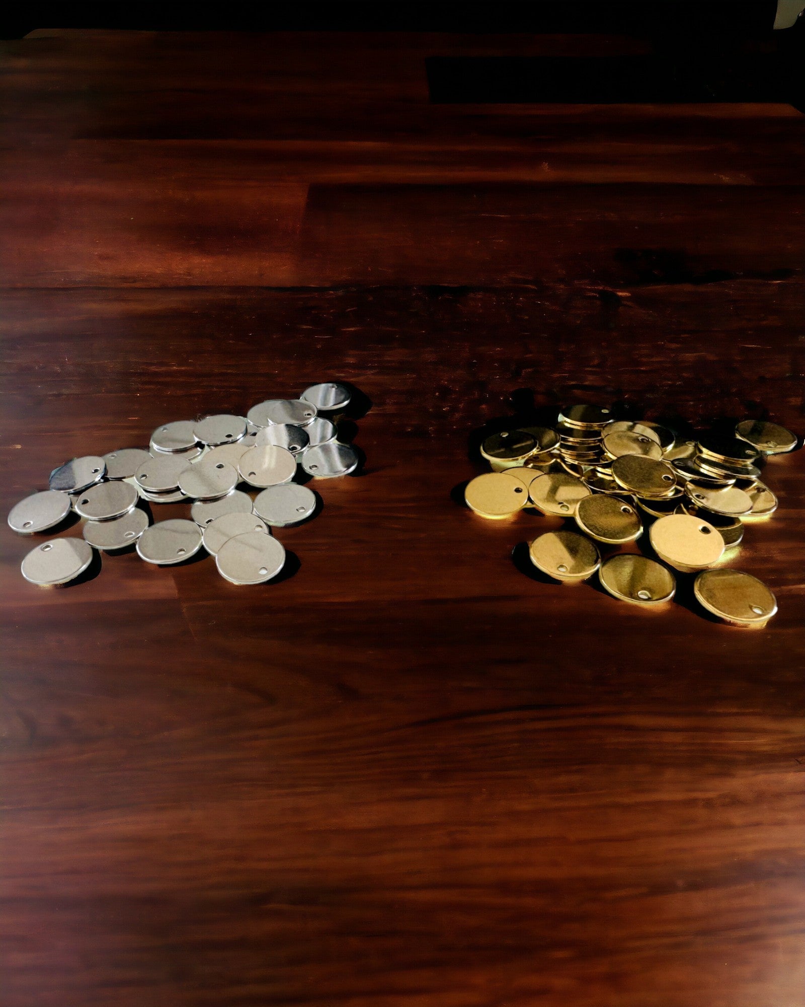 Rundt Anheng i Rustfritt Stål som gave med mulighet for Personalisering, gravering