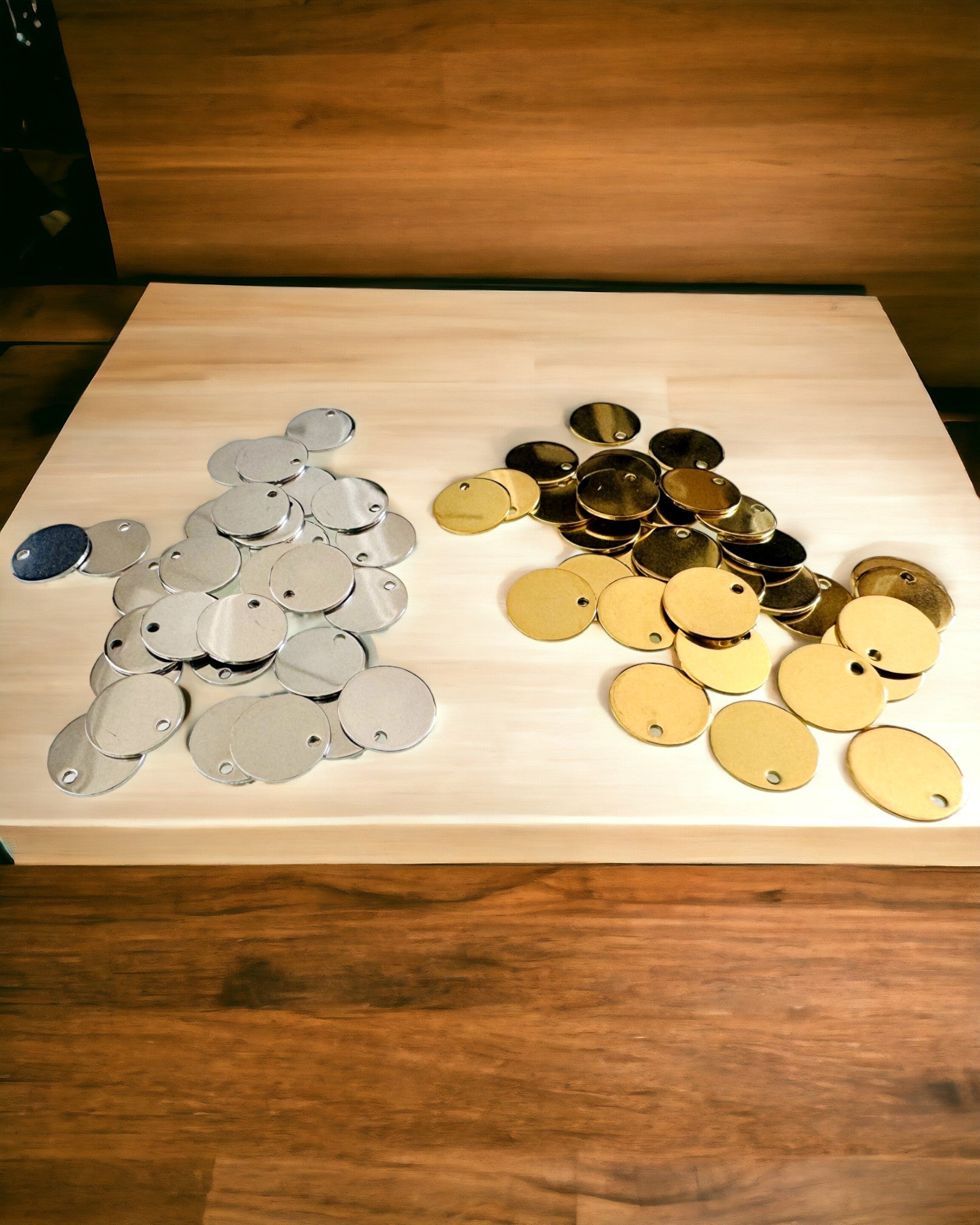 Rundt Anheng i Rustfritt Stål som gave med mulighet for Personalisering, gravering