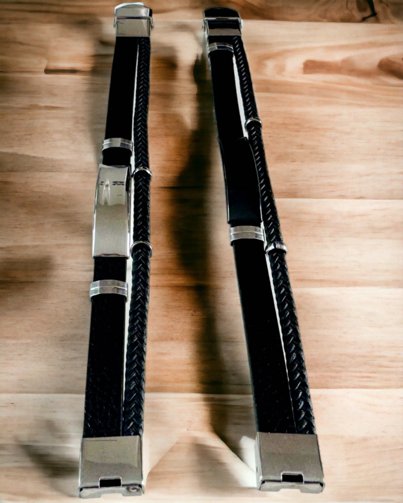 Herrearmbånd i PU-lær og rustfritt stål med mulighet for gravering – Tilgjengelig i to fargevarianter