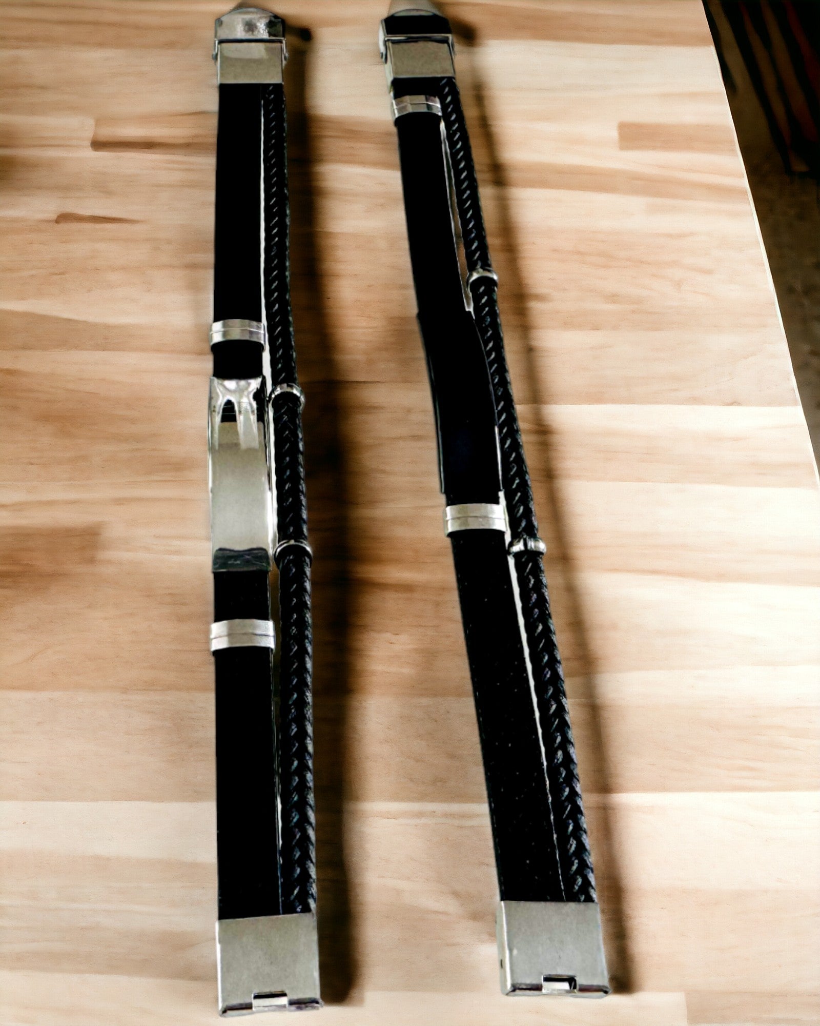 Herrearmbånd i PU-lær og rustfritt stål med mulighet for gravering – Tilgjengelig i to fargevarianter