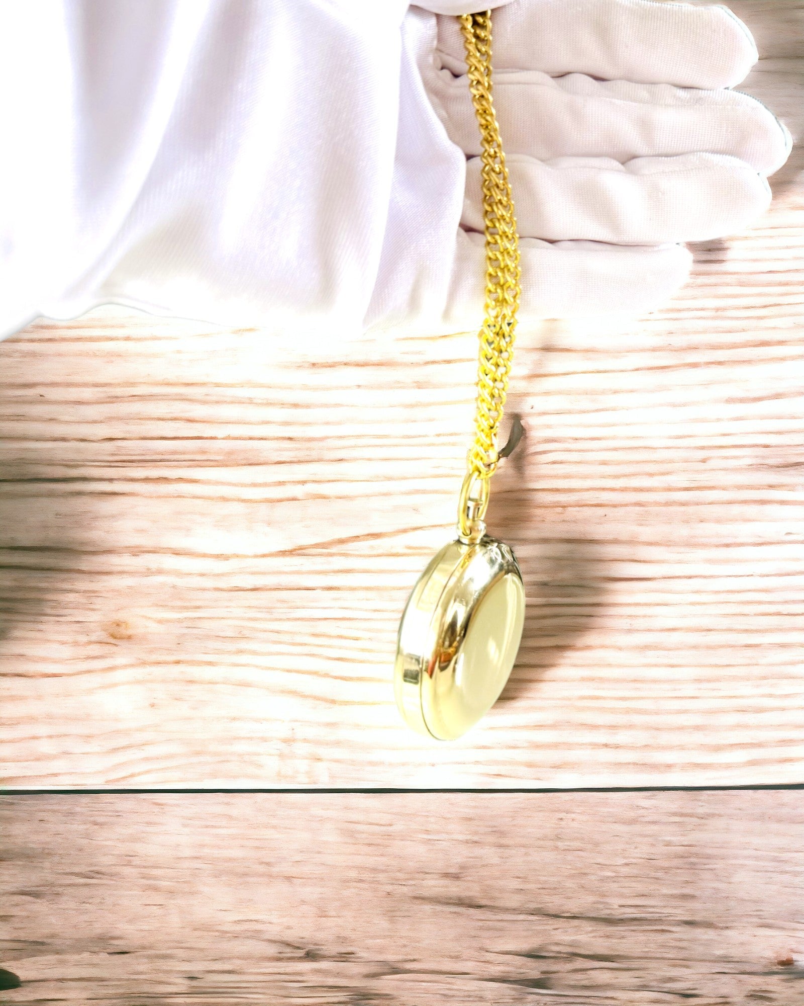 Kompass i gyllen farge Eventyr – Elegant Oppdager Navigator