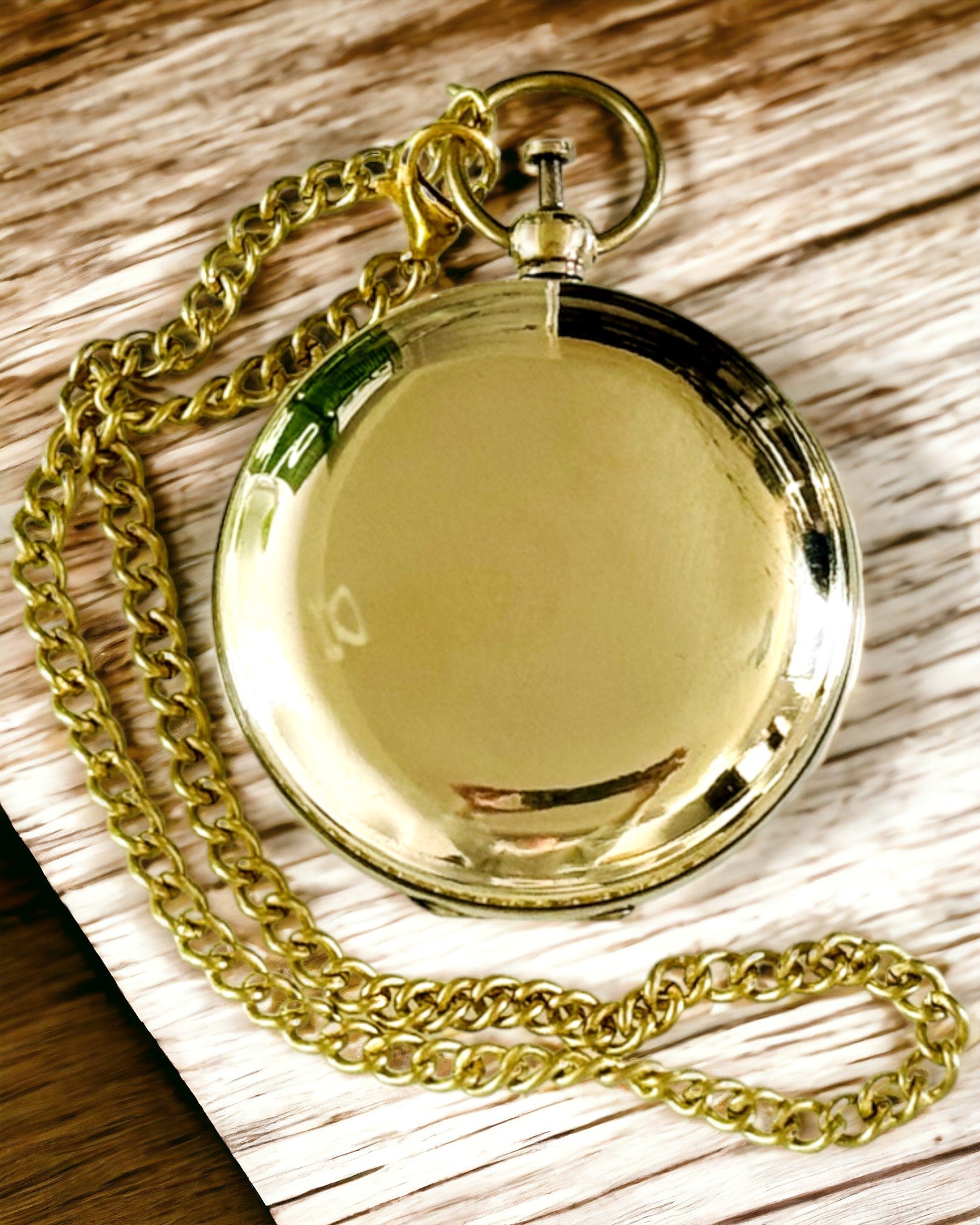 Kompass i gyllen farge Eventyr – Elegant Oppdager Navigator