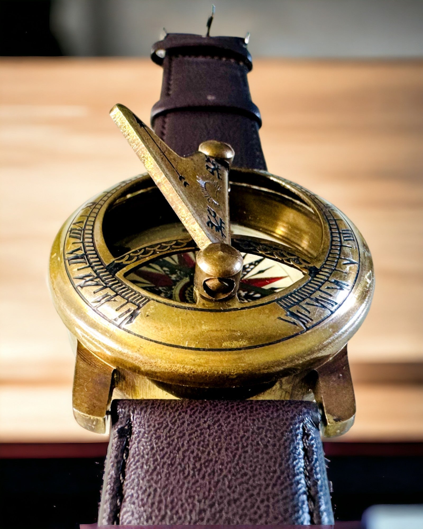 Solur med kompass - Håndlaget, autentisk håndverk, mulighet for gravering