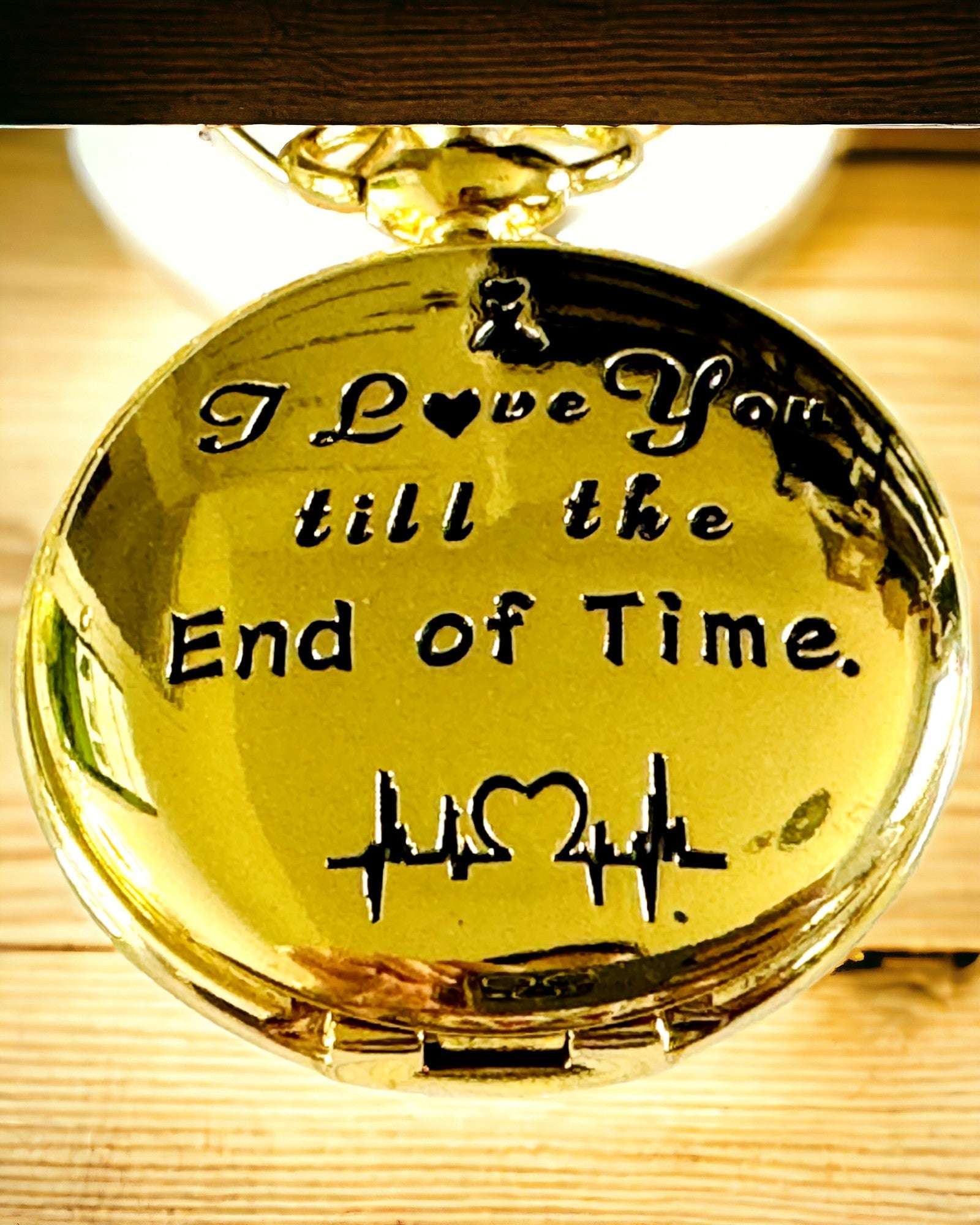 Gullfarget lommeur i retrostil med mulighet for gravering