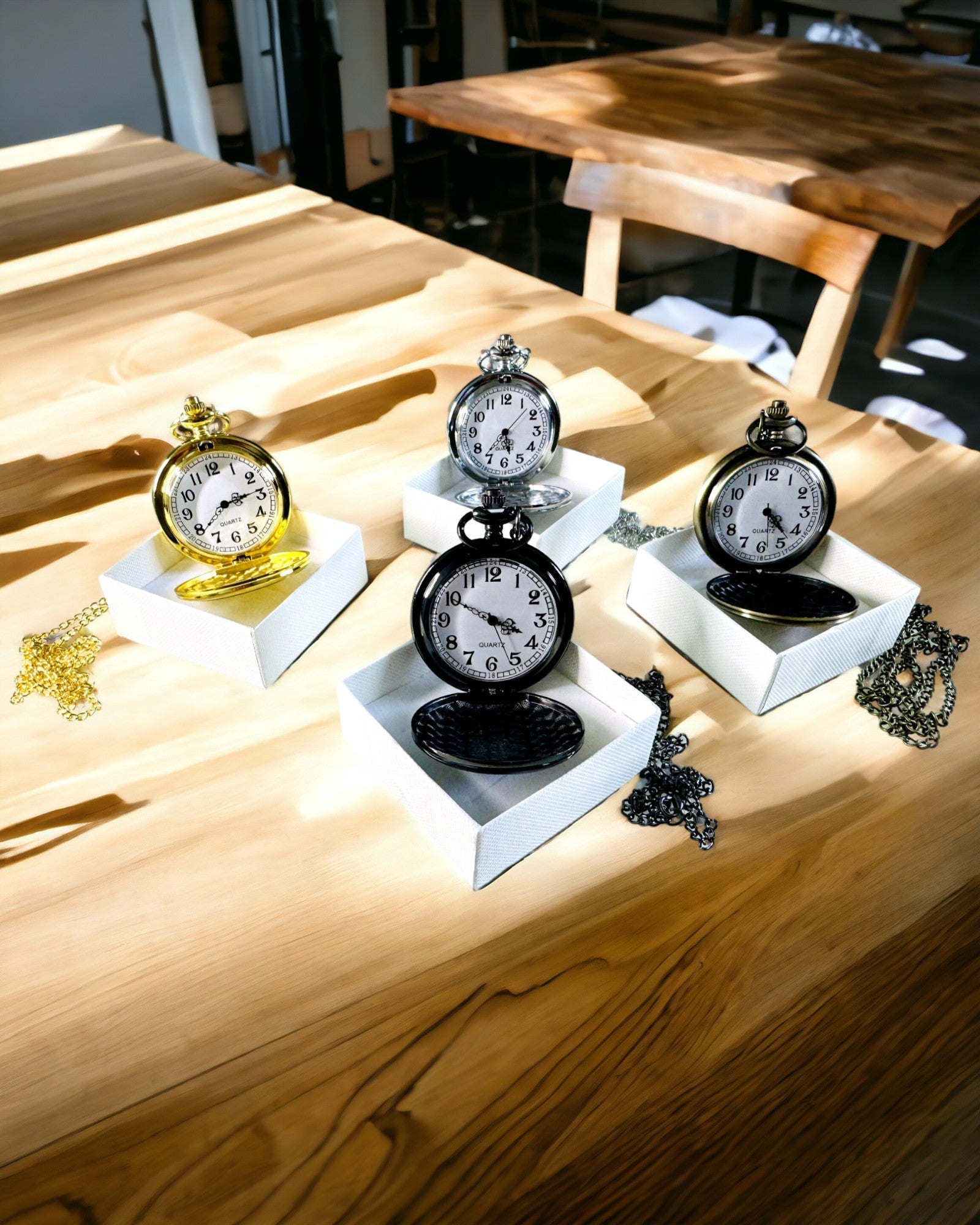 Lommeur i vintage stil i gullfarge med mulighet for gravering