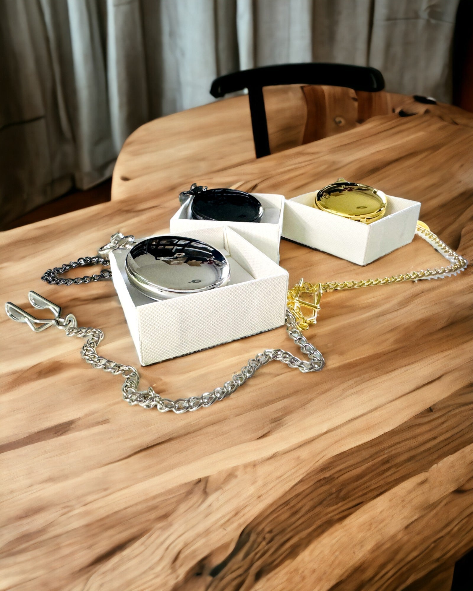 Svart lommeur "Elegancja Czasu" med personaliseringsalternativ