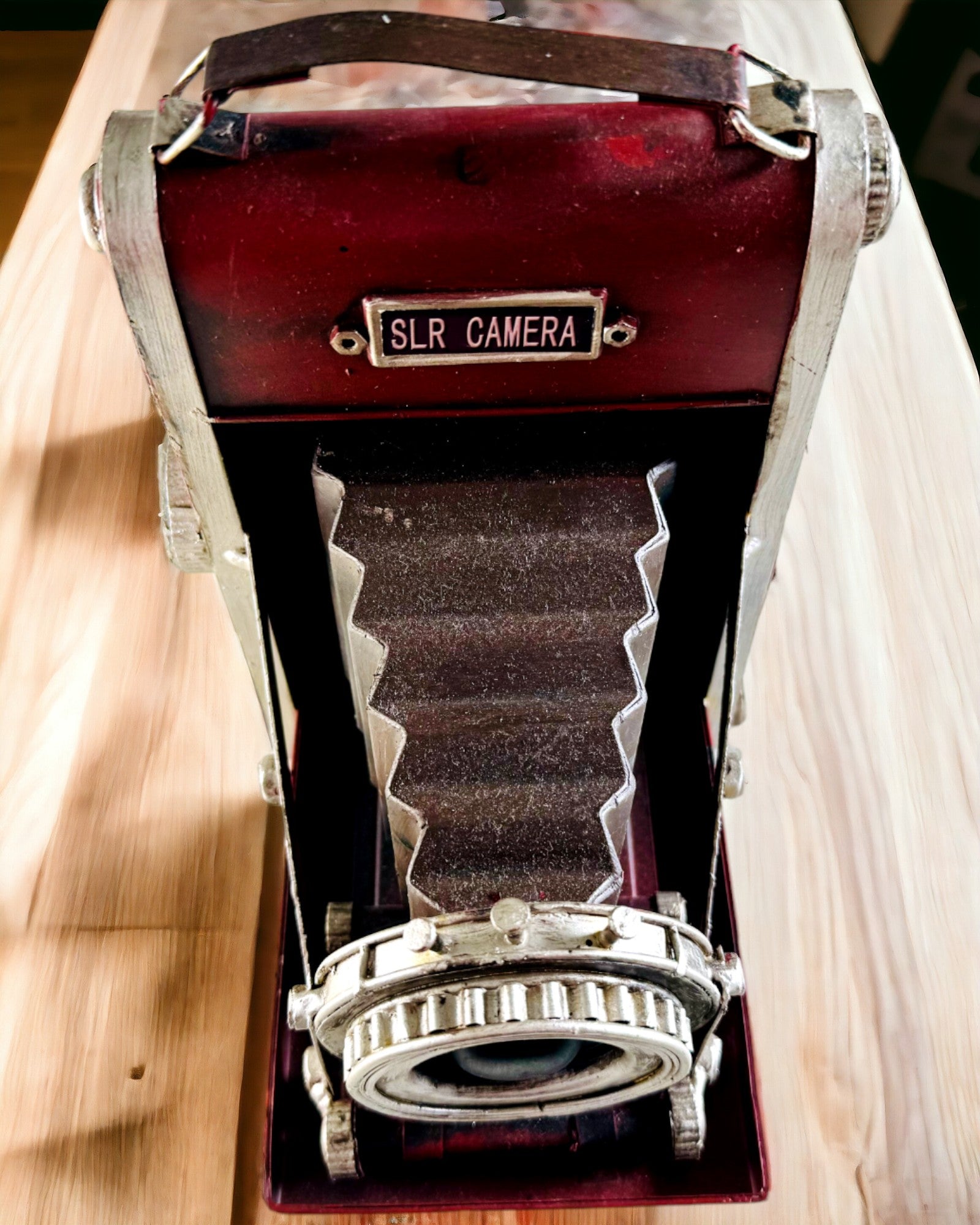 Vintage Vision: Dekorativ Retro Kamera med Gravering Alternativ
