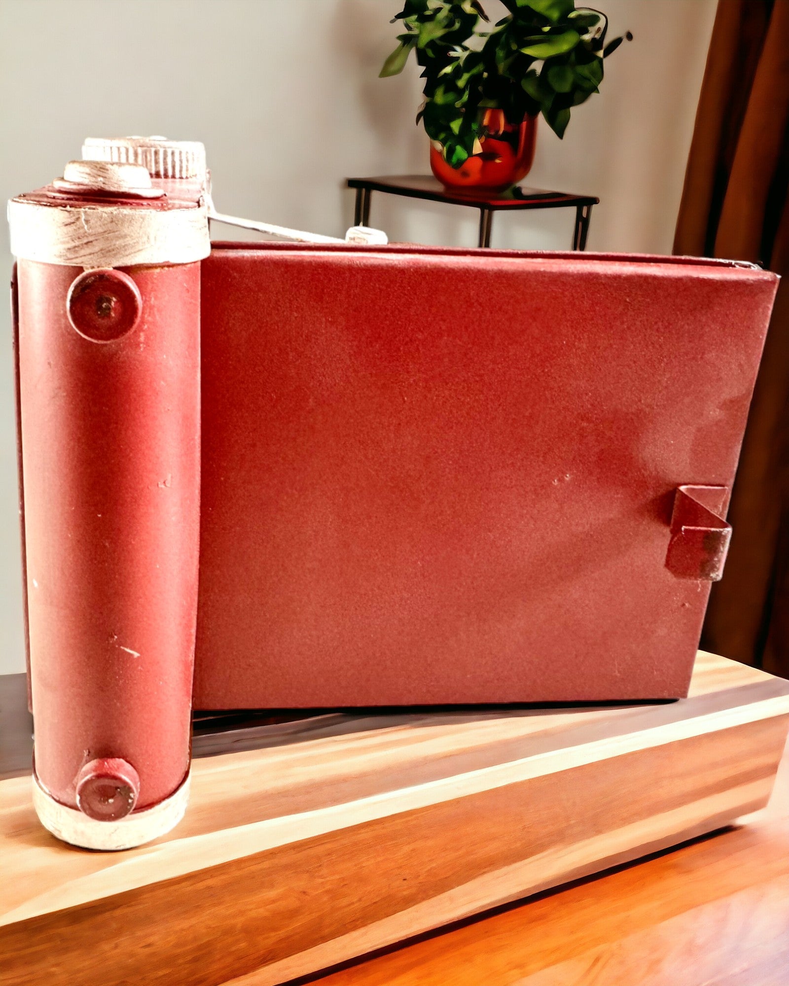 Vintage Vision: Dekorativ Retro Kamera med Gravering Alternativ