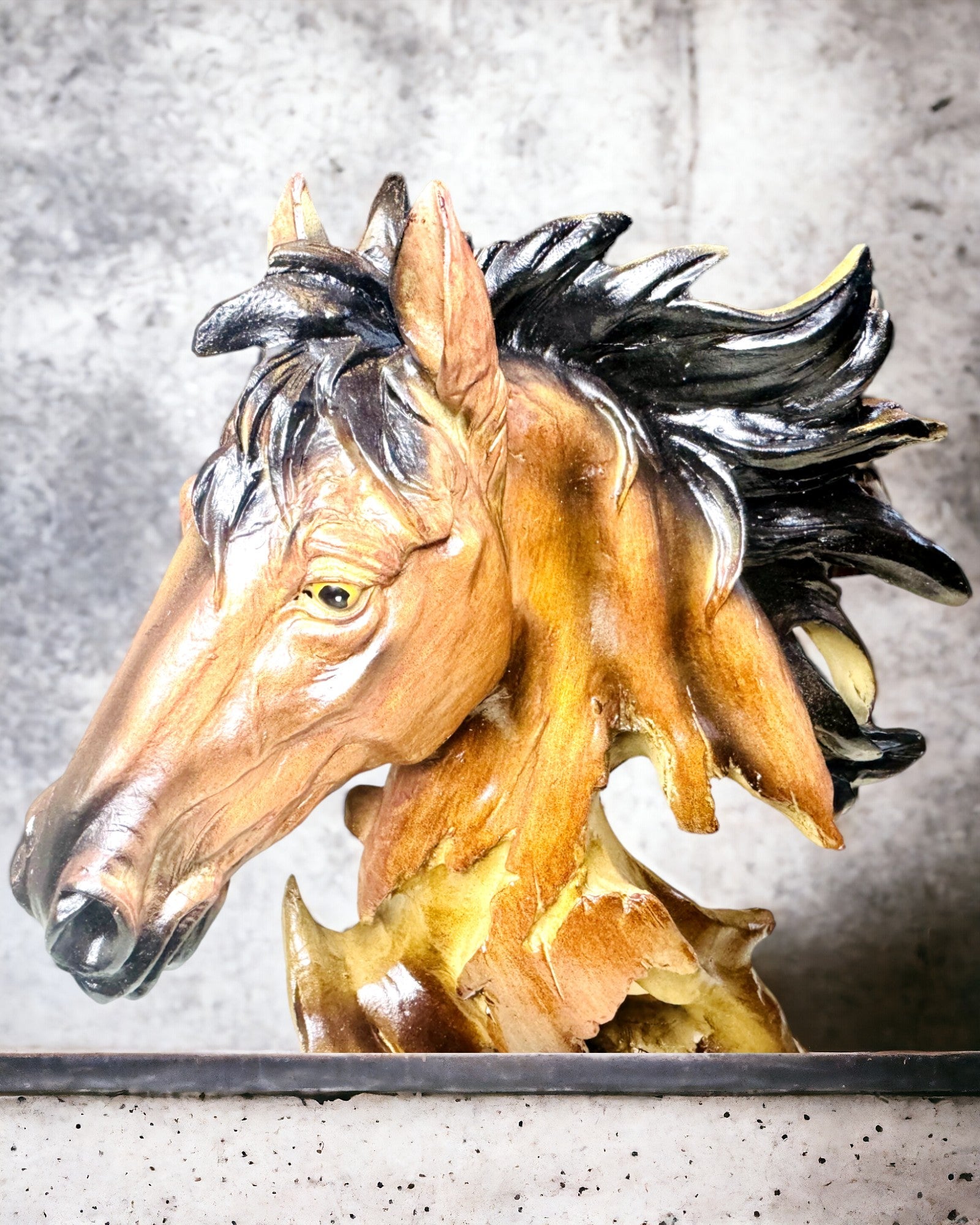 Abstrakt Hesteskulptur i Harpiks