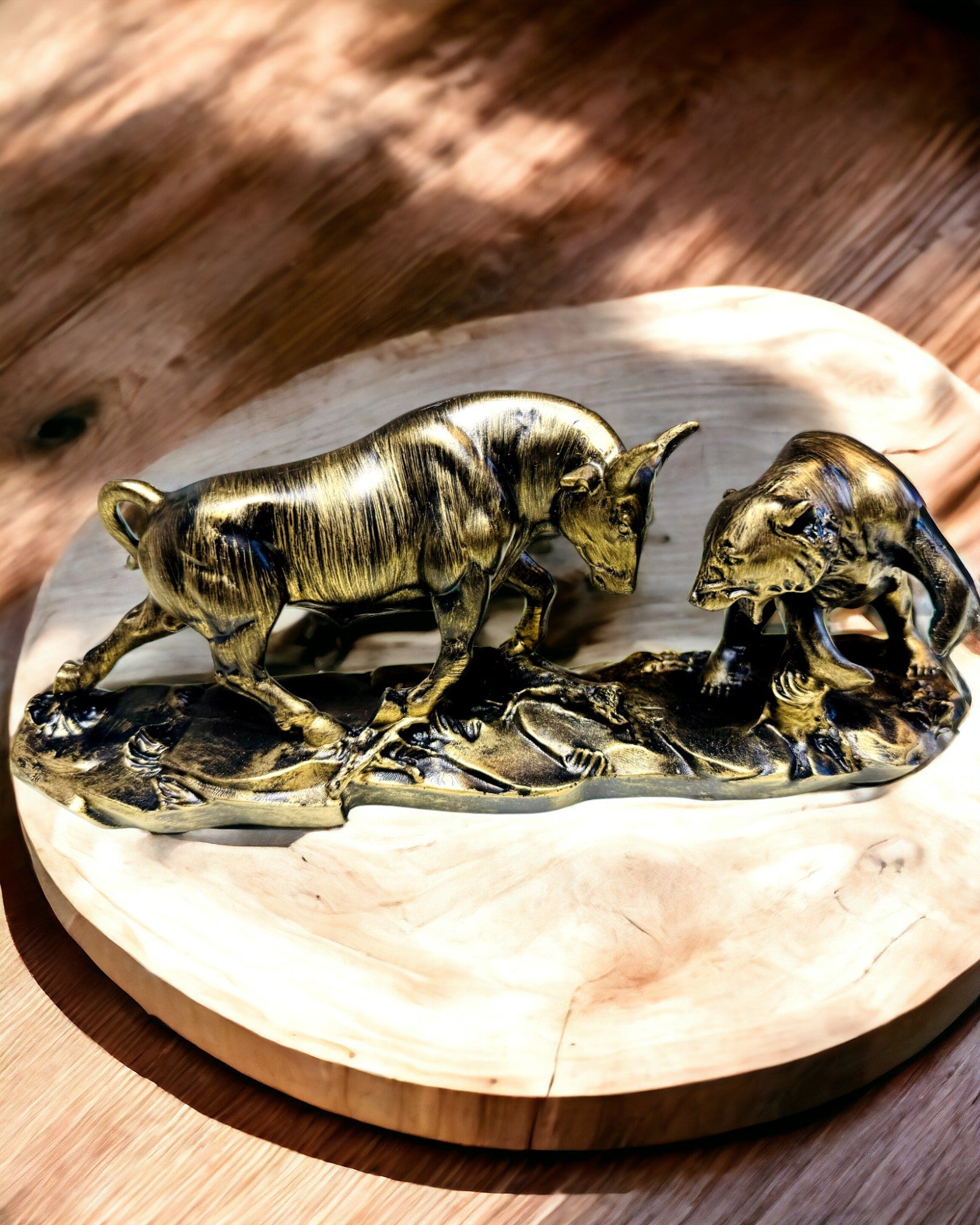 Skulptur "To rivaler" - Okse og Bjørn - Symbolikk for finansmarkedet, Mulighet for gravering - kobberfarge