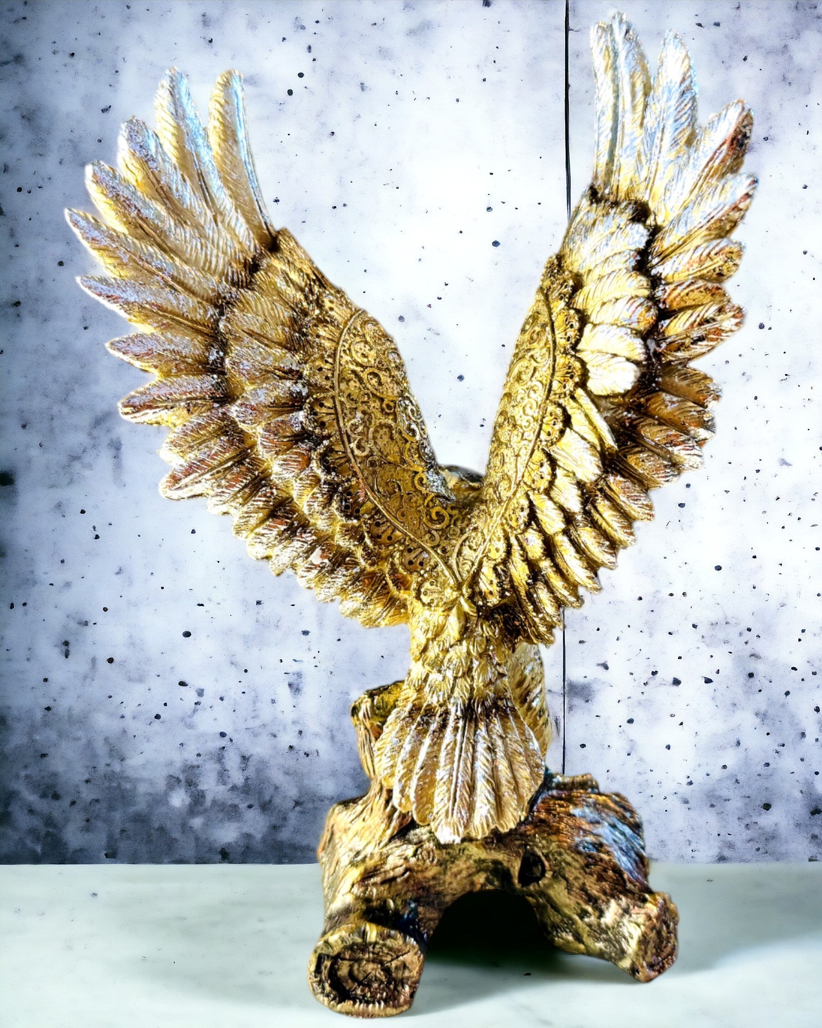 Statuett "Złoty Orzeł" med Personaliseringsalternativ - Dekorasjon i Harpiks