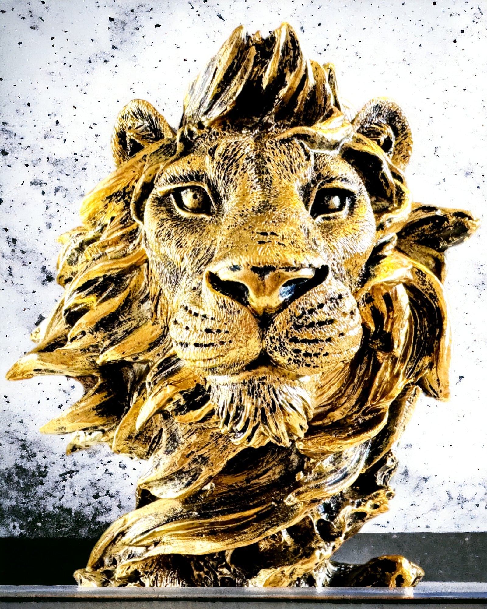 Kongelig Løve - Majestetisk Dekorativ Figur med Mulighet for Gravering, 2 fargevarianter å velge mellom, som gave