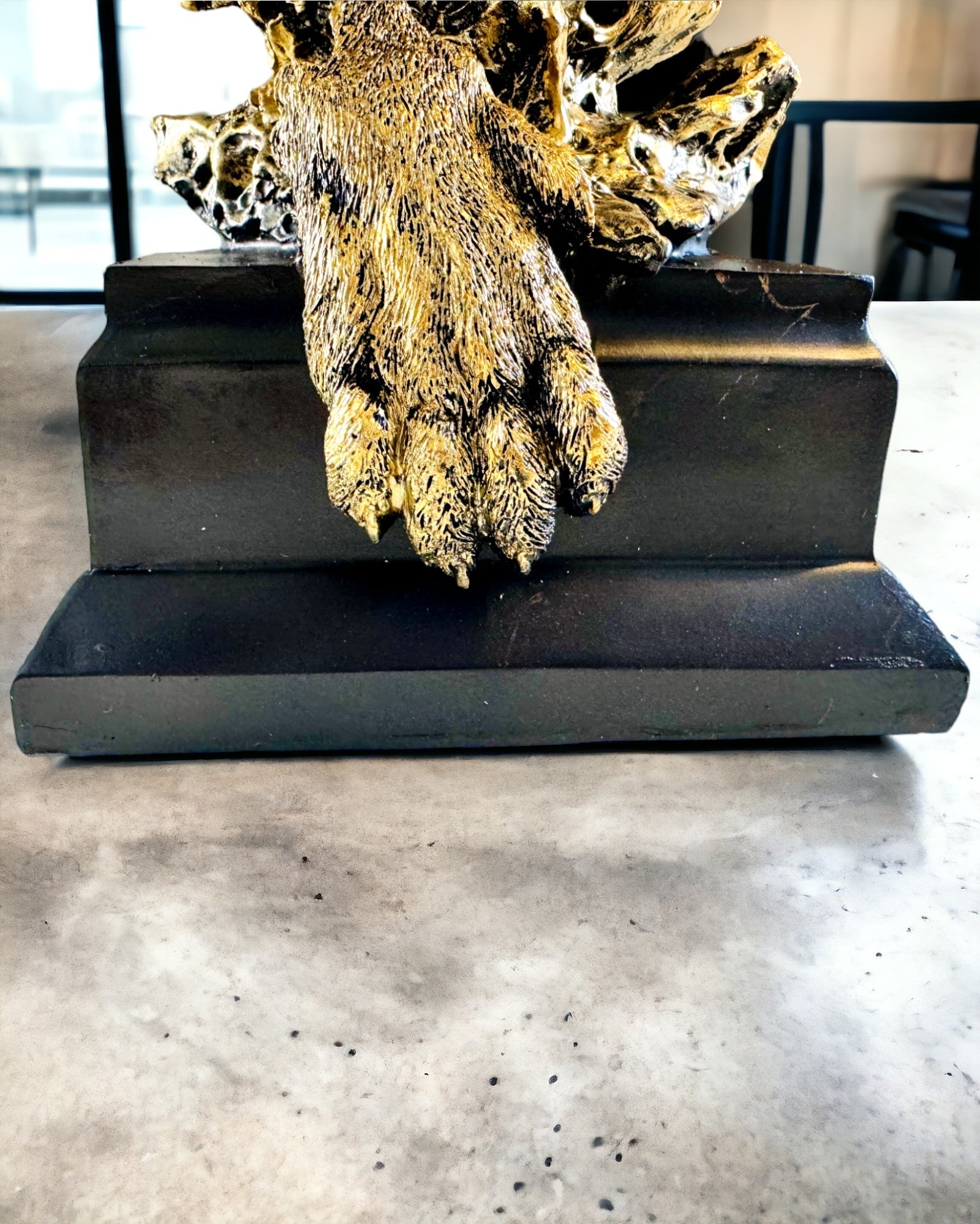 Kongelig Løve - Majestetisk Dekorativ Figur med Mulighet for Gravering, 2 fargevarianter å velge mellom, som gave