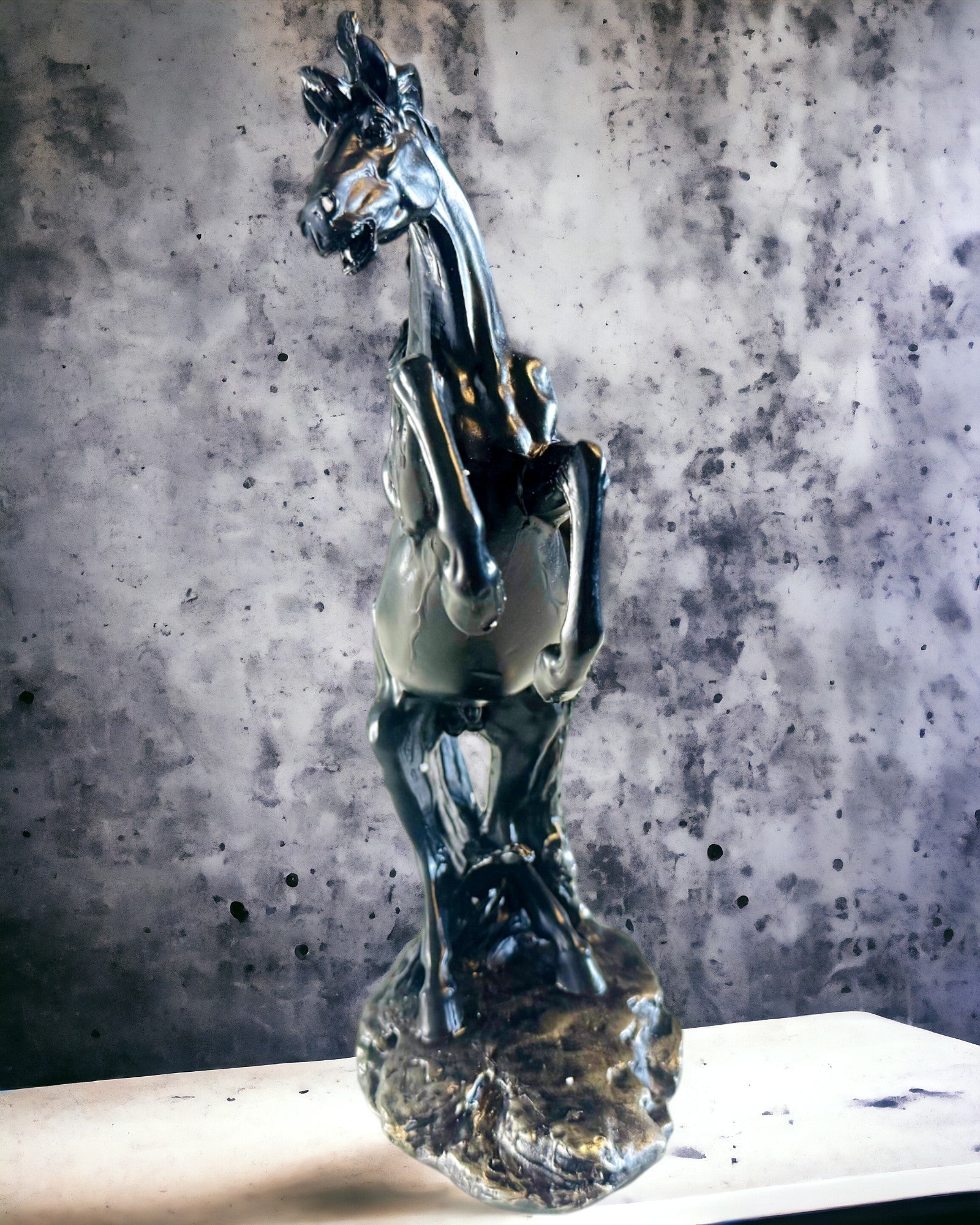 Czarna Perła - Hesteskulptur Eleganse i Bevegelse - Mulighet for Gravering