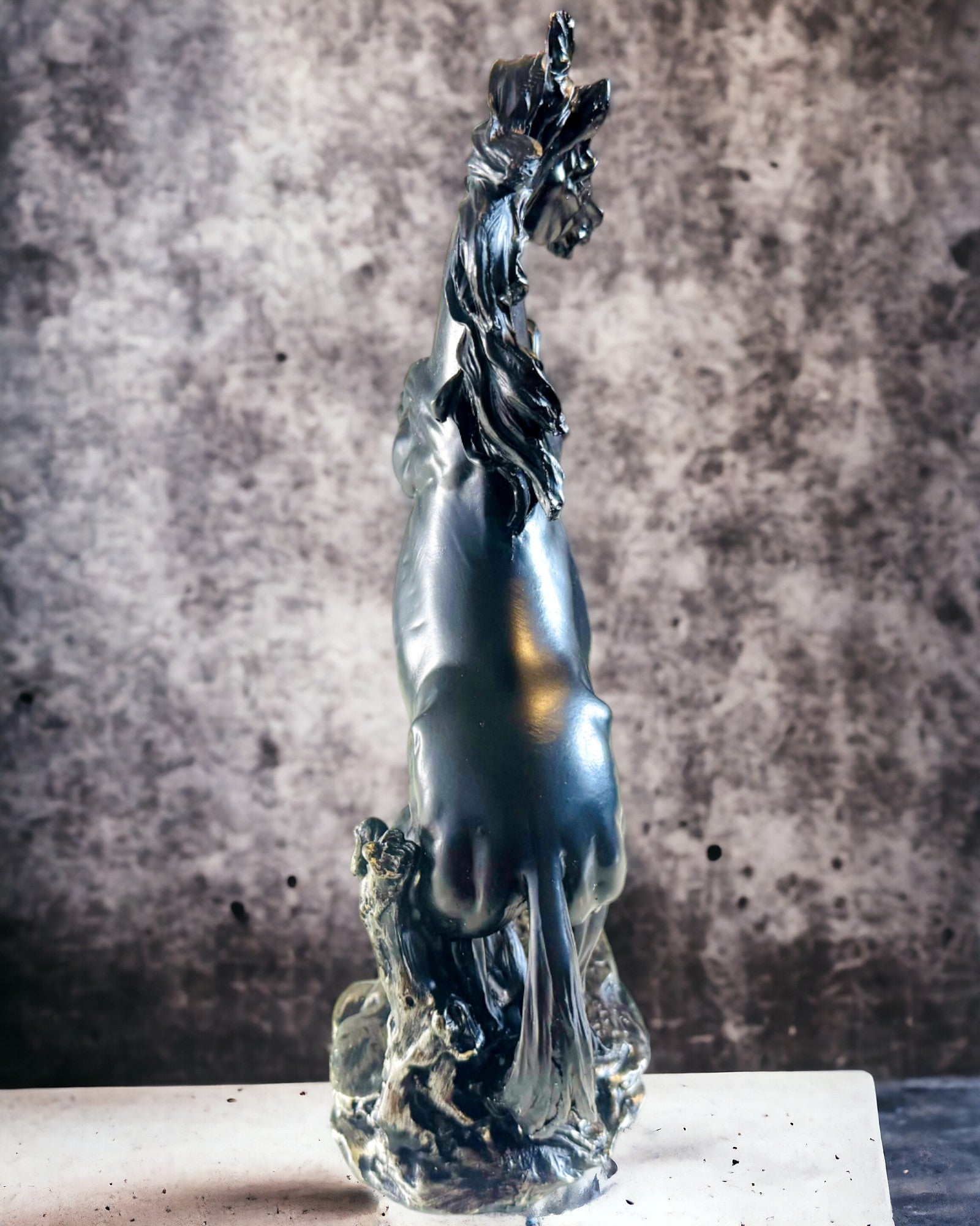 Czarna Perła - Hesteskulptur Eleganse i Bevegelse - Mulighet for Gravering