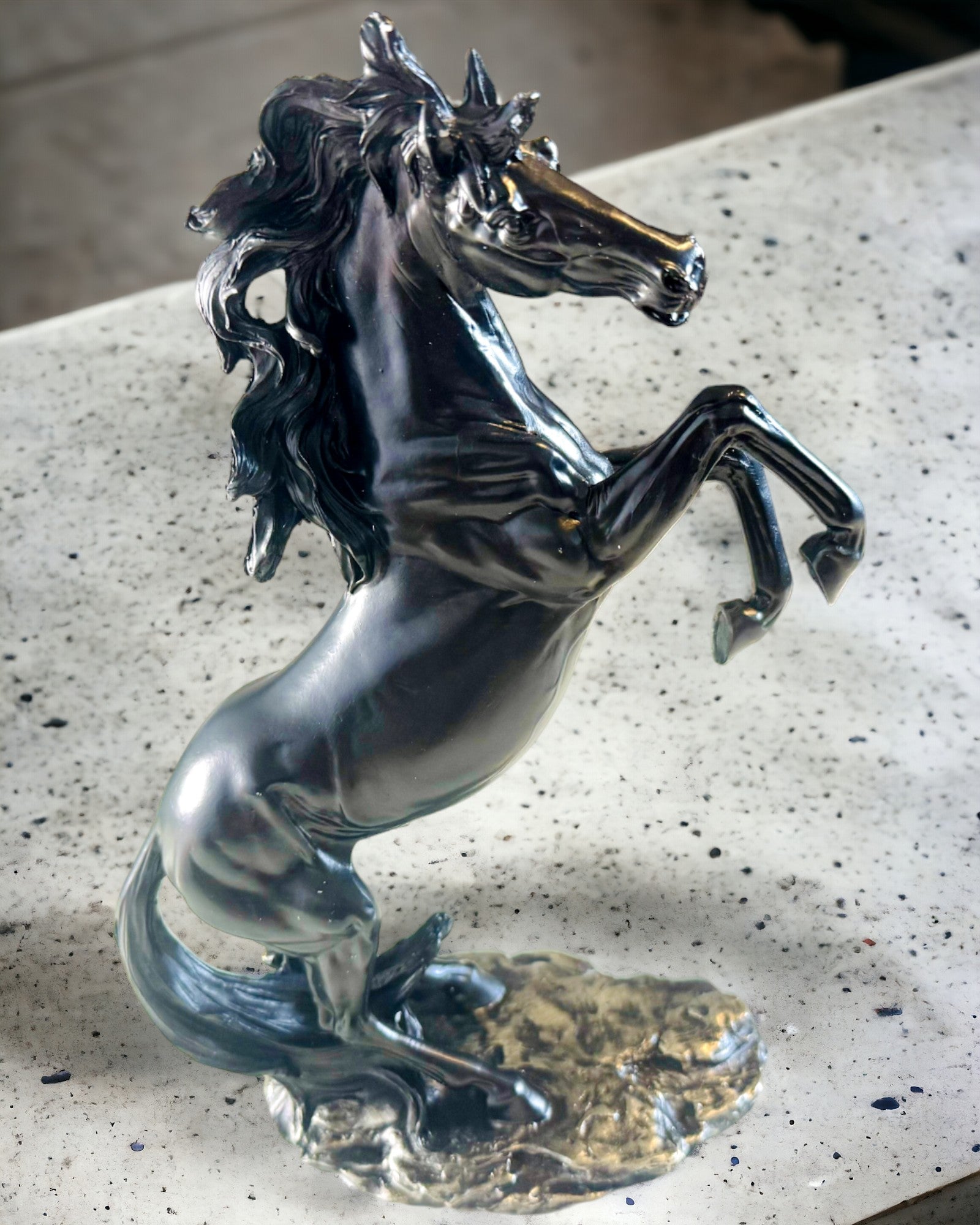 Czarna Perła - Hesteskulptur Eleganse i Bevegelse - Mulighet for Gravering