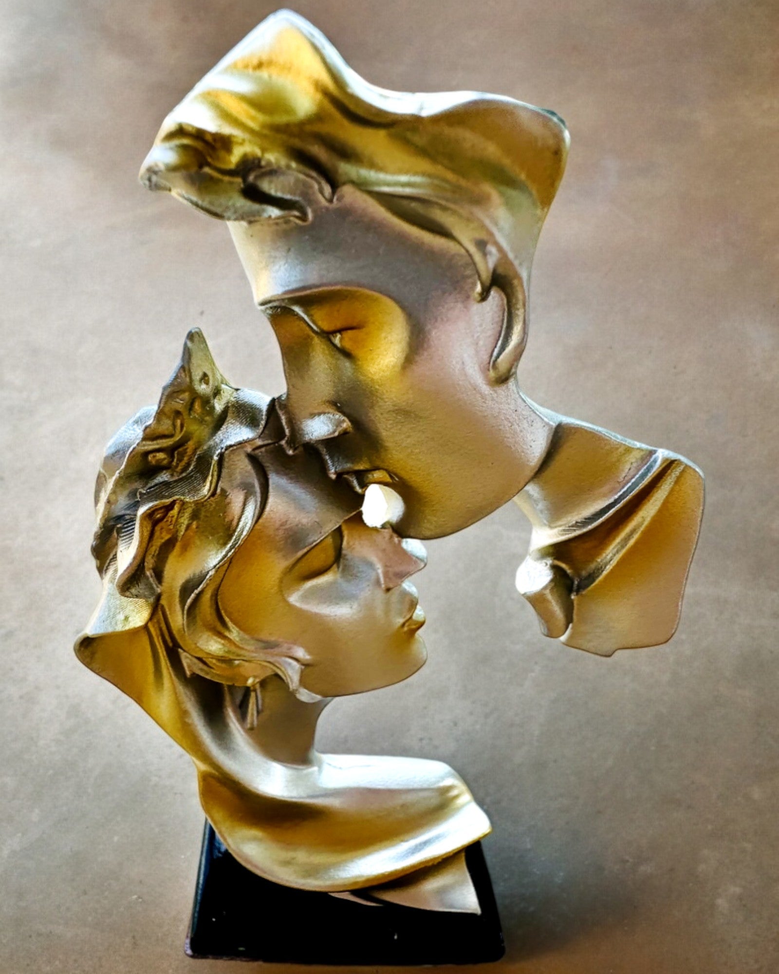 Figur "Eleganse i Stein" farge sølv - Dekorativ med Mulighet for Gravering, 2 størrelser å velge mellom