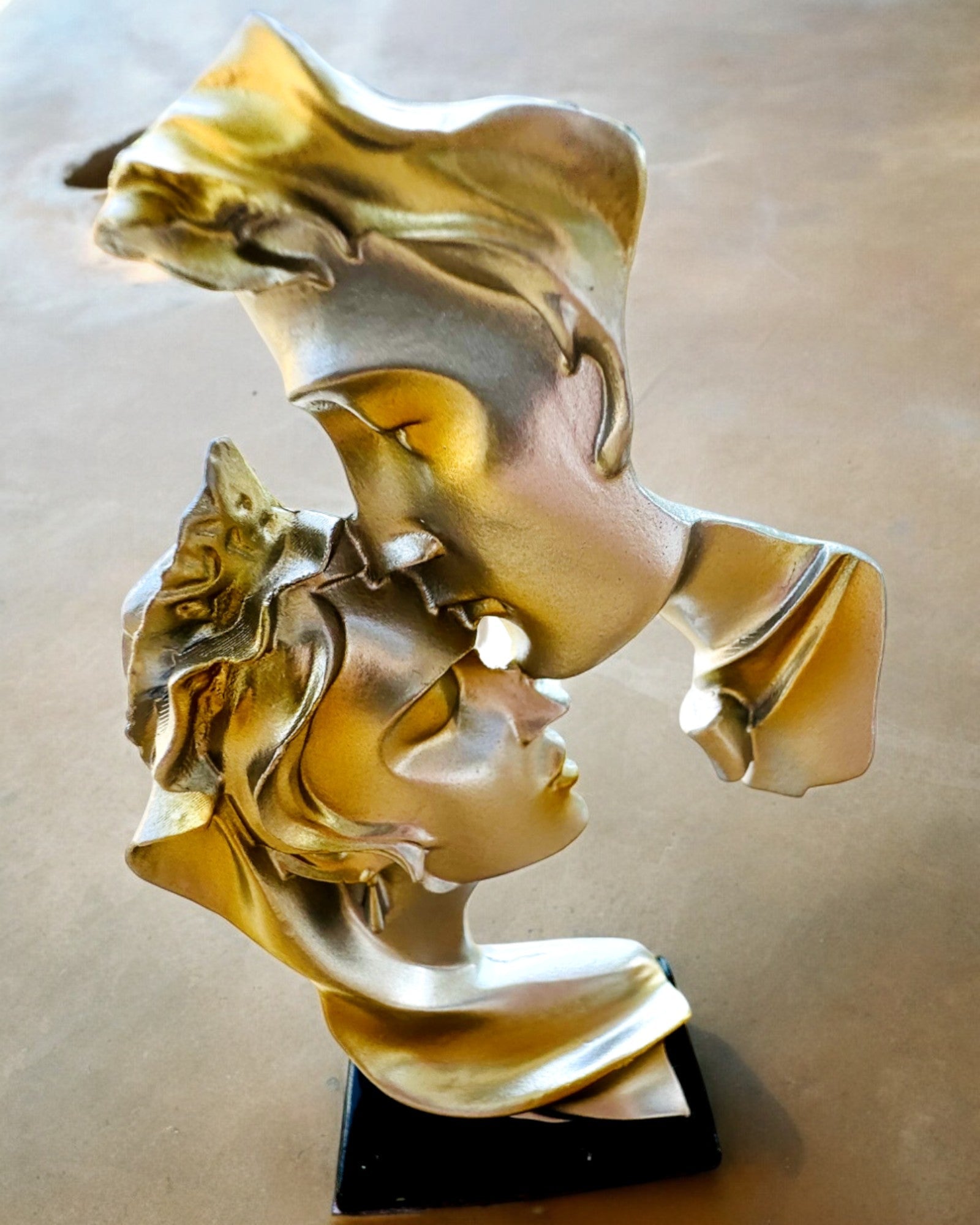 Figur "Eleganse i Stein" farge sølv - Dekorativ med Mulighet for Gravering, 2 størrelser å velge mellom