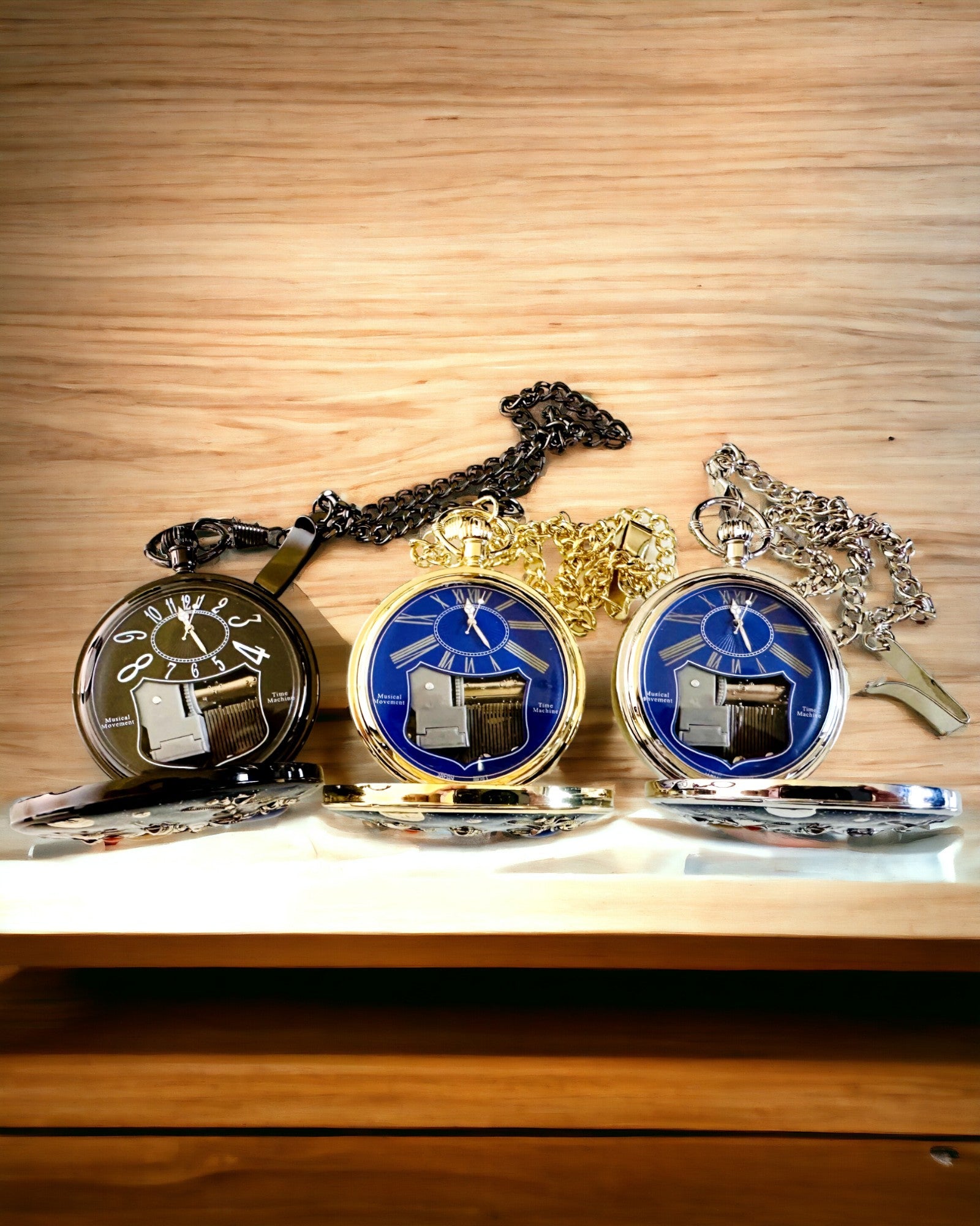 Lommeur "Astrum Temporis" - Svart ramme. Mulighet for personlig gravering.