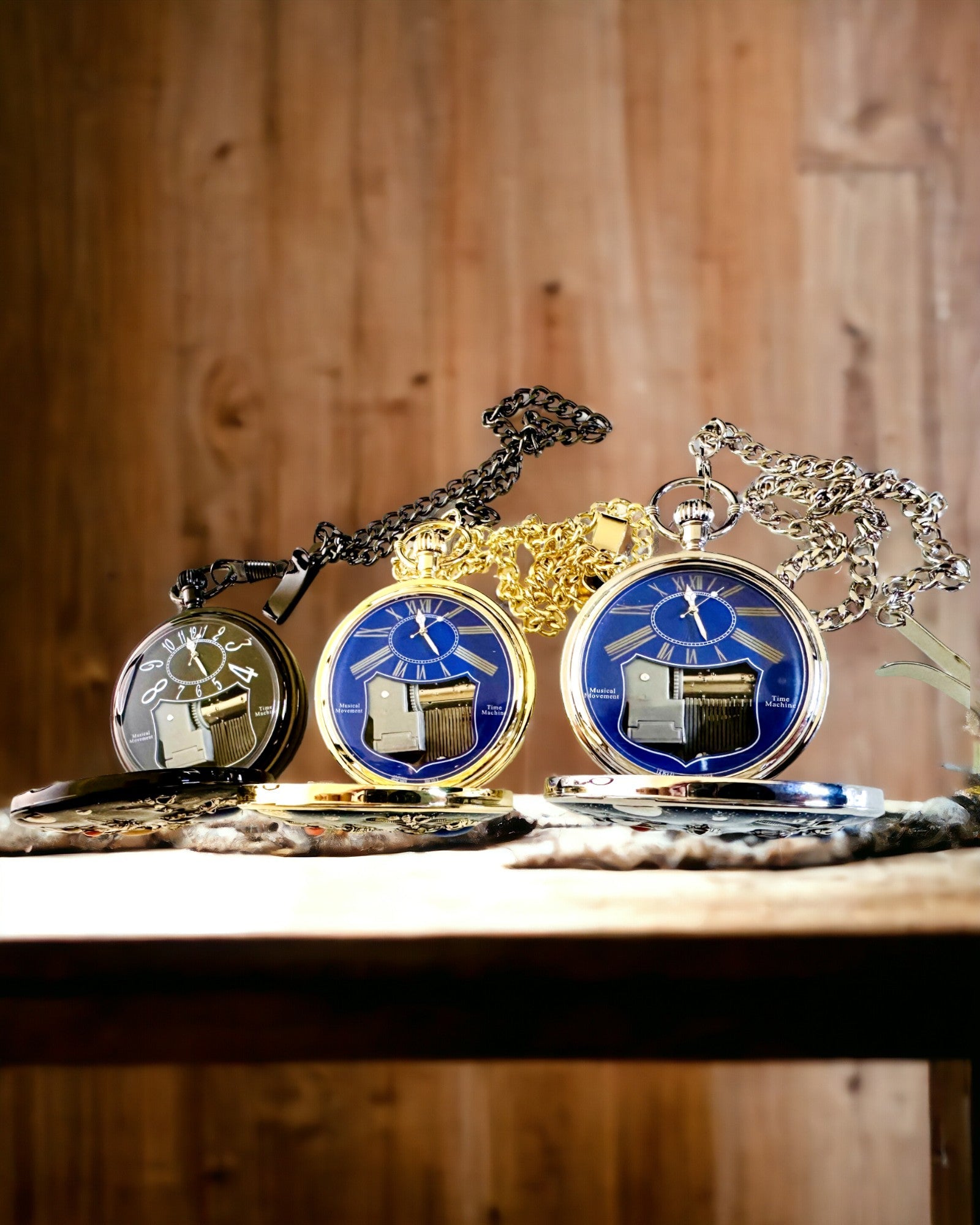 Lommeur "Astrum Temporis" - Svart ramme. Mulighet for personlig gravering.