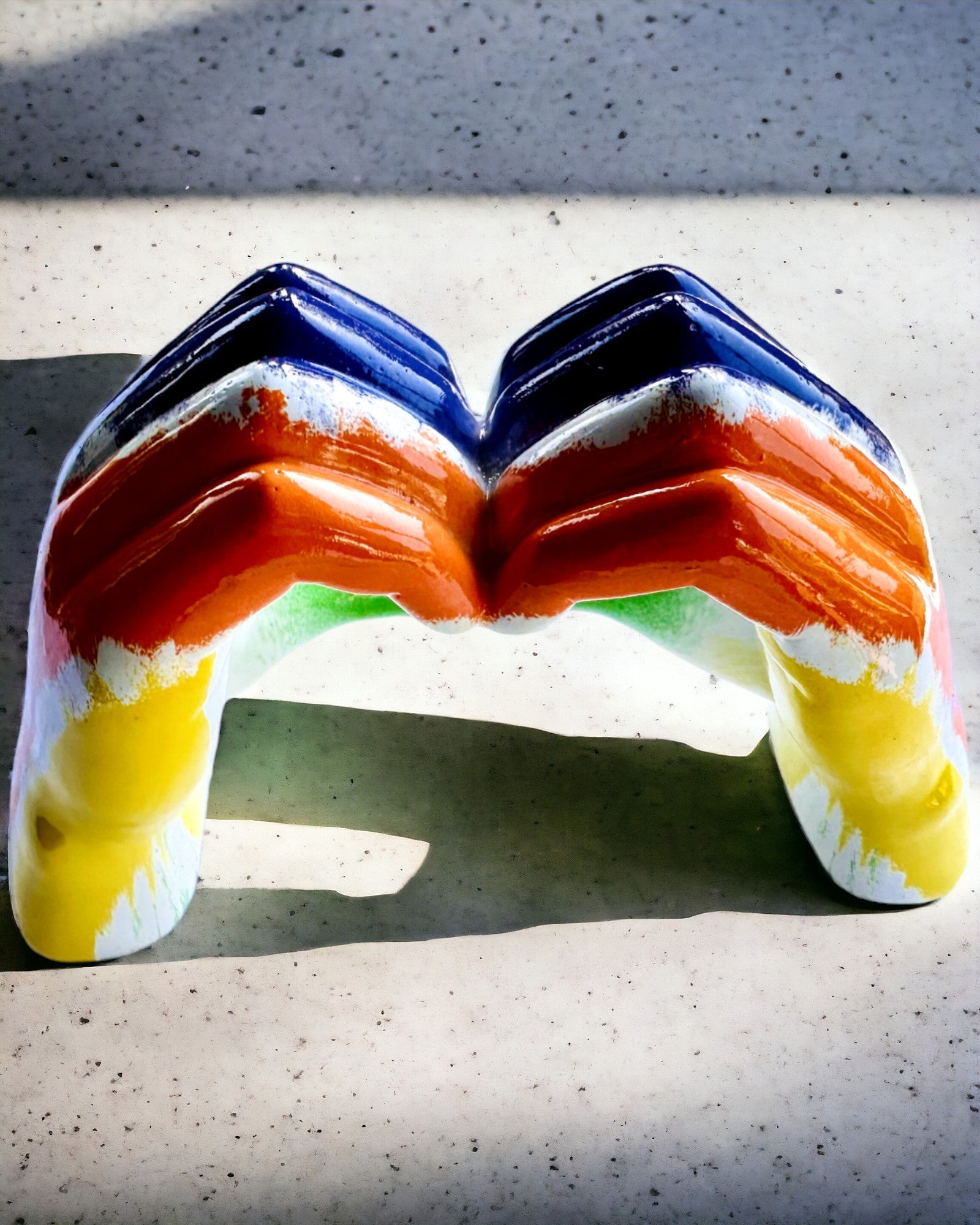 Fargerikt Romlig Hjerte - Dekorativ Figur i Harpiks med mulighet for personalisering, som gave