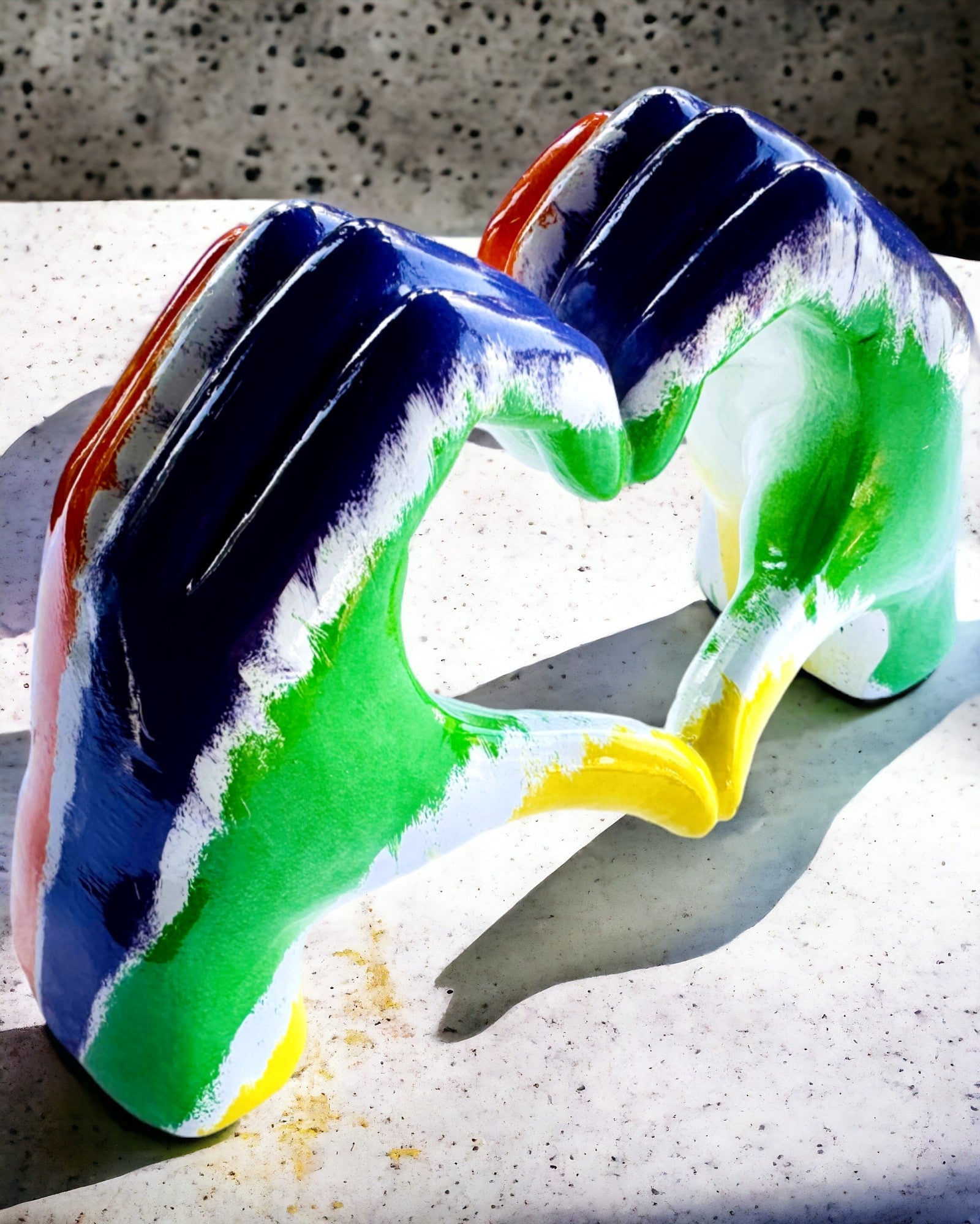 Fargerikt Romlig Hjerte - Dekorativ Figur i Harpiks med mulighet for personalisering, som gave