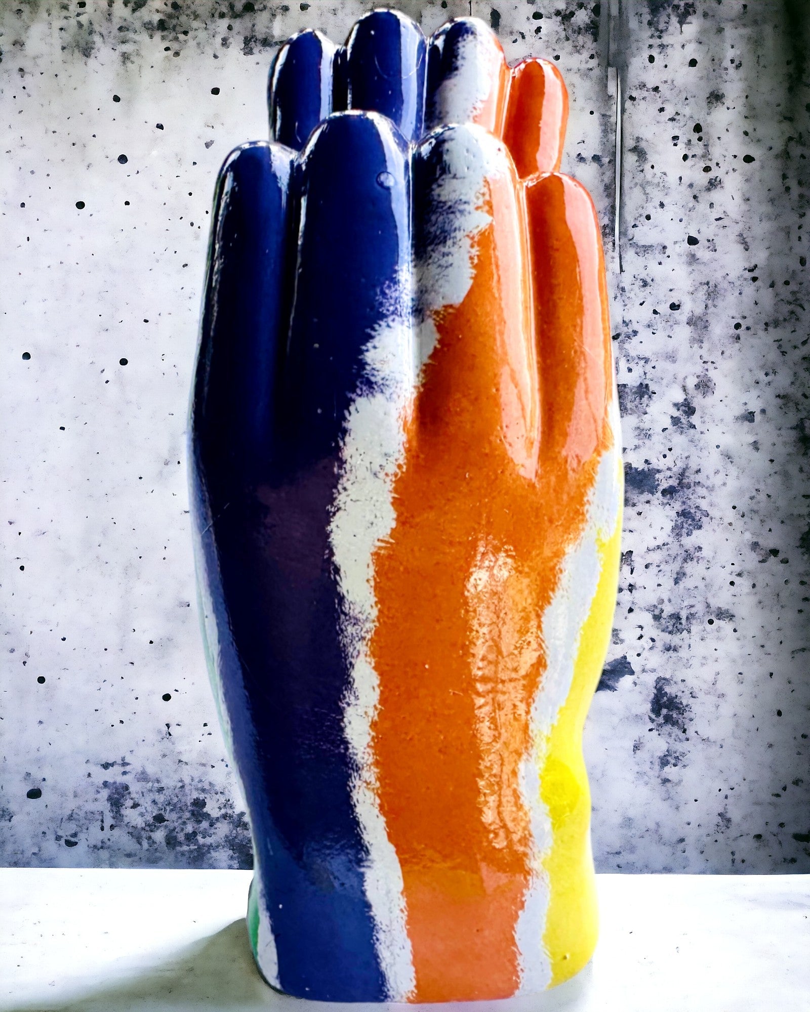 Fargerikt Romlig Hjerte - Dekorativ Figur i Harpiks med mulighet for personalisering, som gave