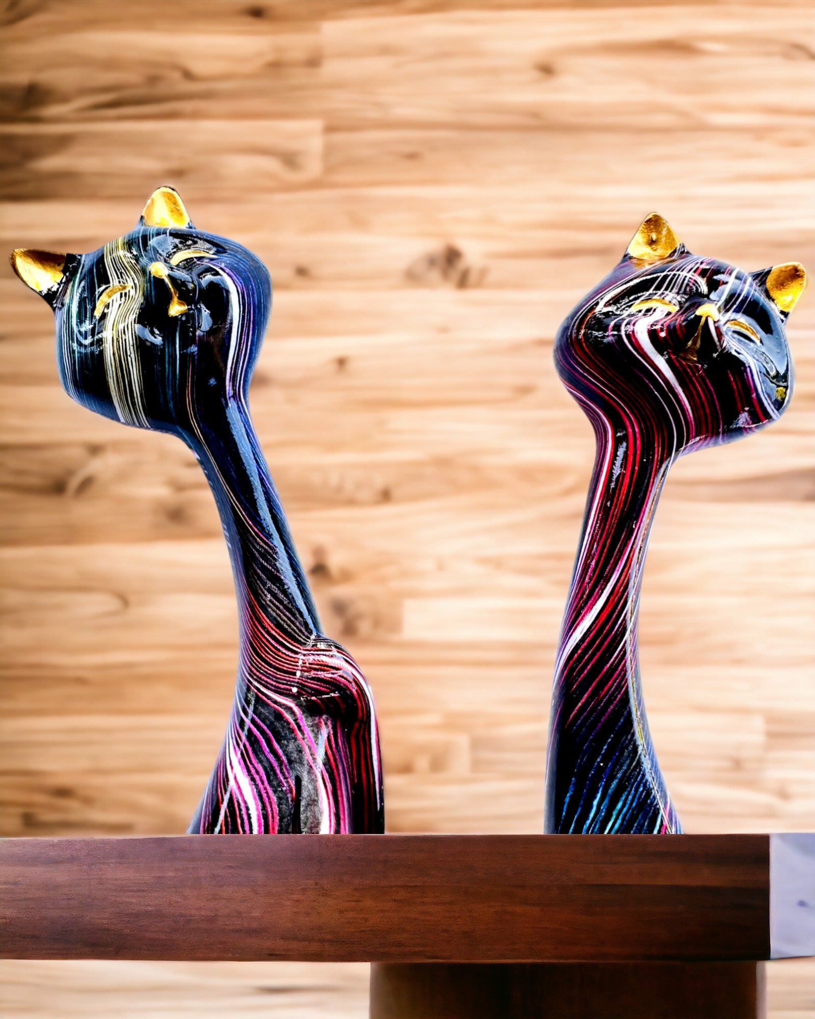 "Koci Eleganci" - Sett med dekorative figurer i harpiks med mulighet for personlig gravering