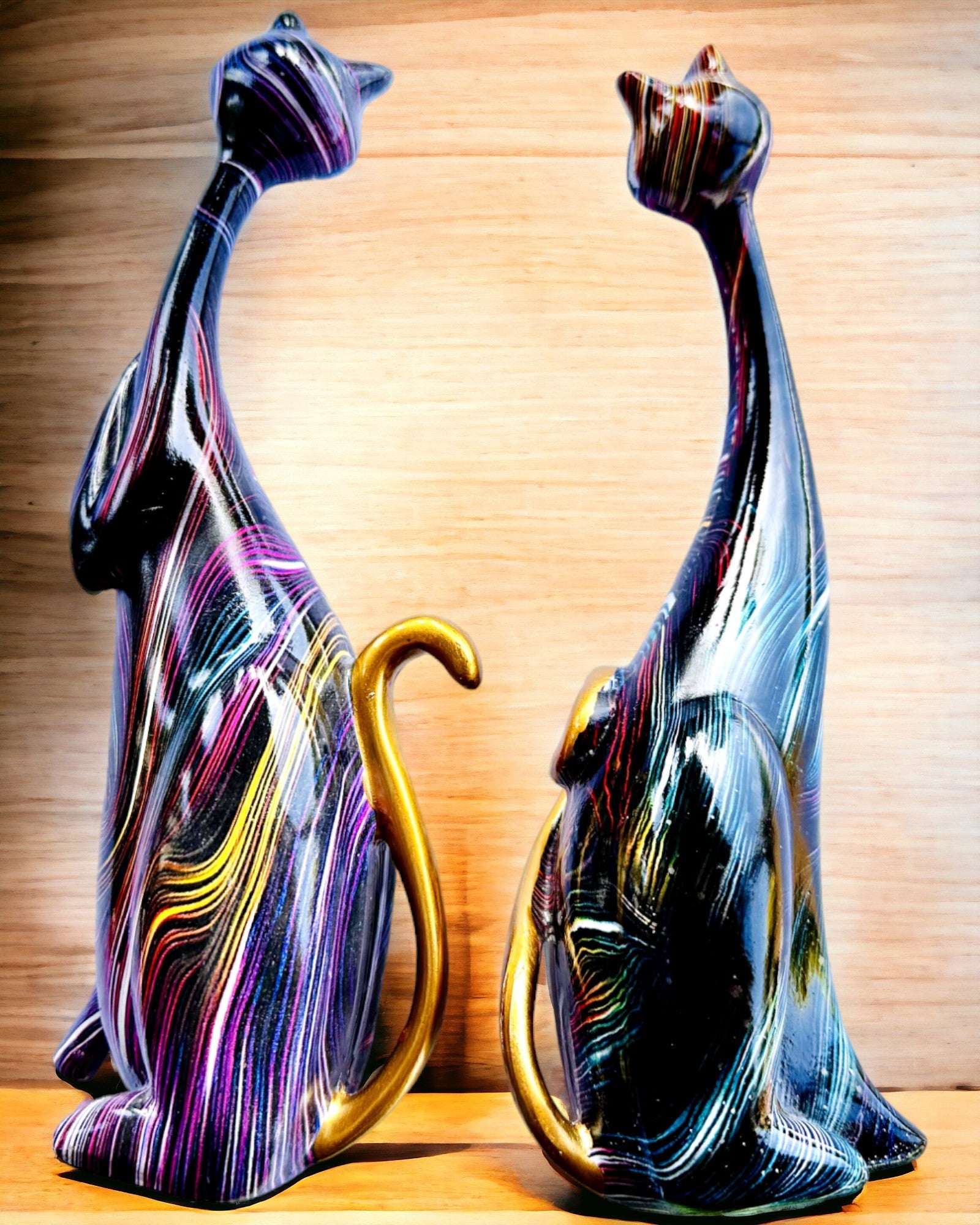 "Koci Eleganci" - Sett med dekorative figurer i harpiks med mulighet for personlig gravering