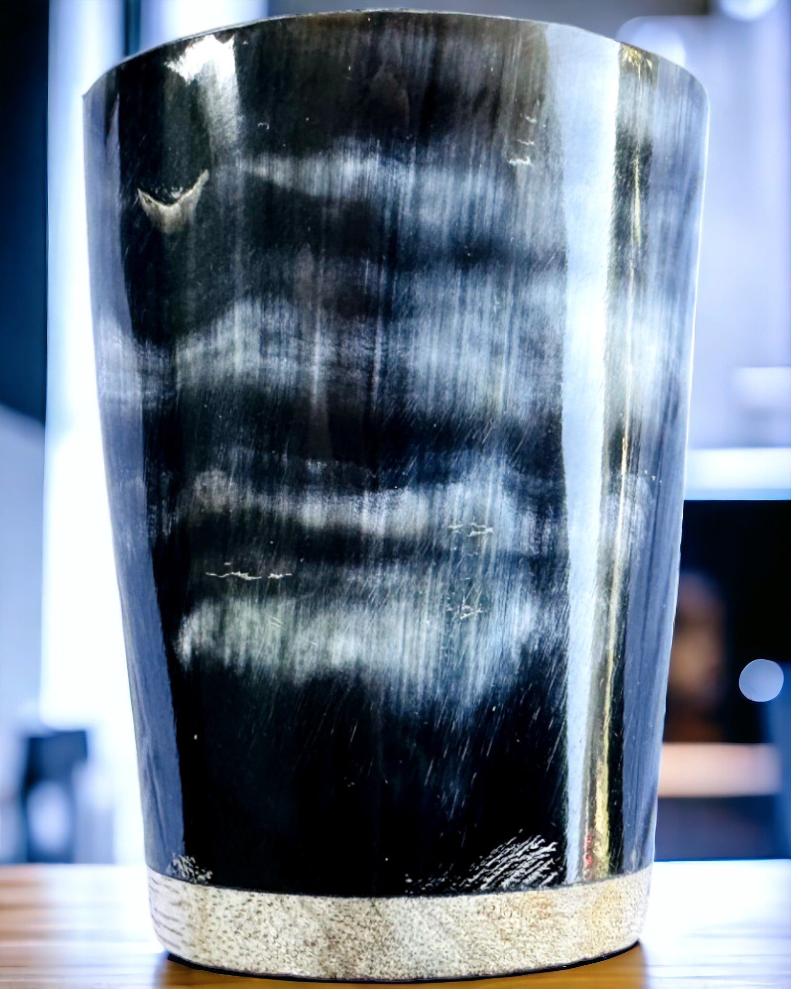 Håndlaget liten kopp med mulighet for gravering, indisk glasskopp, mulighet for personalisering som gave, gravering. Mørk farge