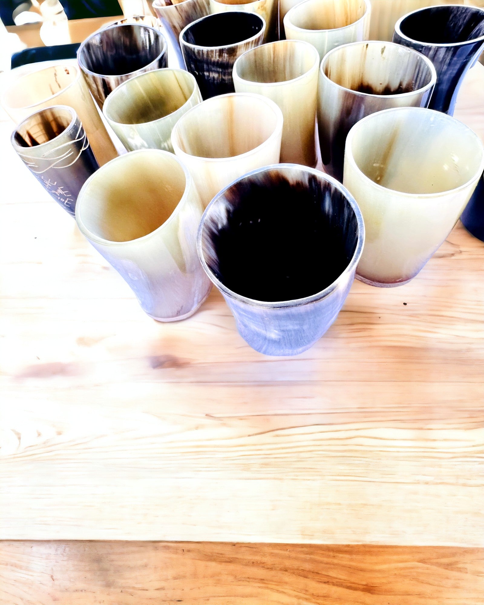 Håndlaget liten kopp med mulighet for gravering, indisk glasskopp, mulighet for personalisering som gave, gravering. Mørk farge