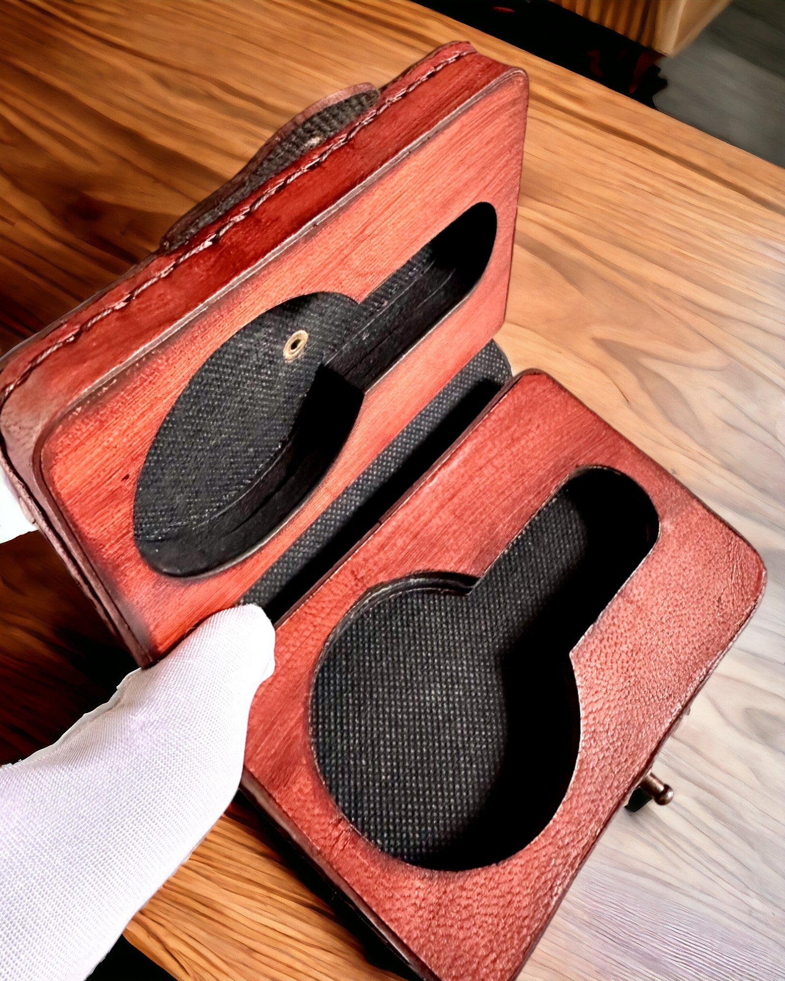 Kommandøretui – Håndlaget etui for lommeur eller kompass med mulighet for personalisering