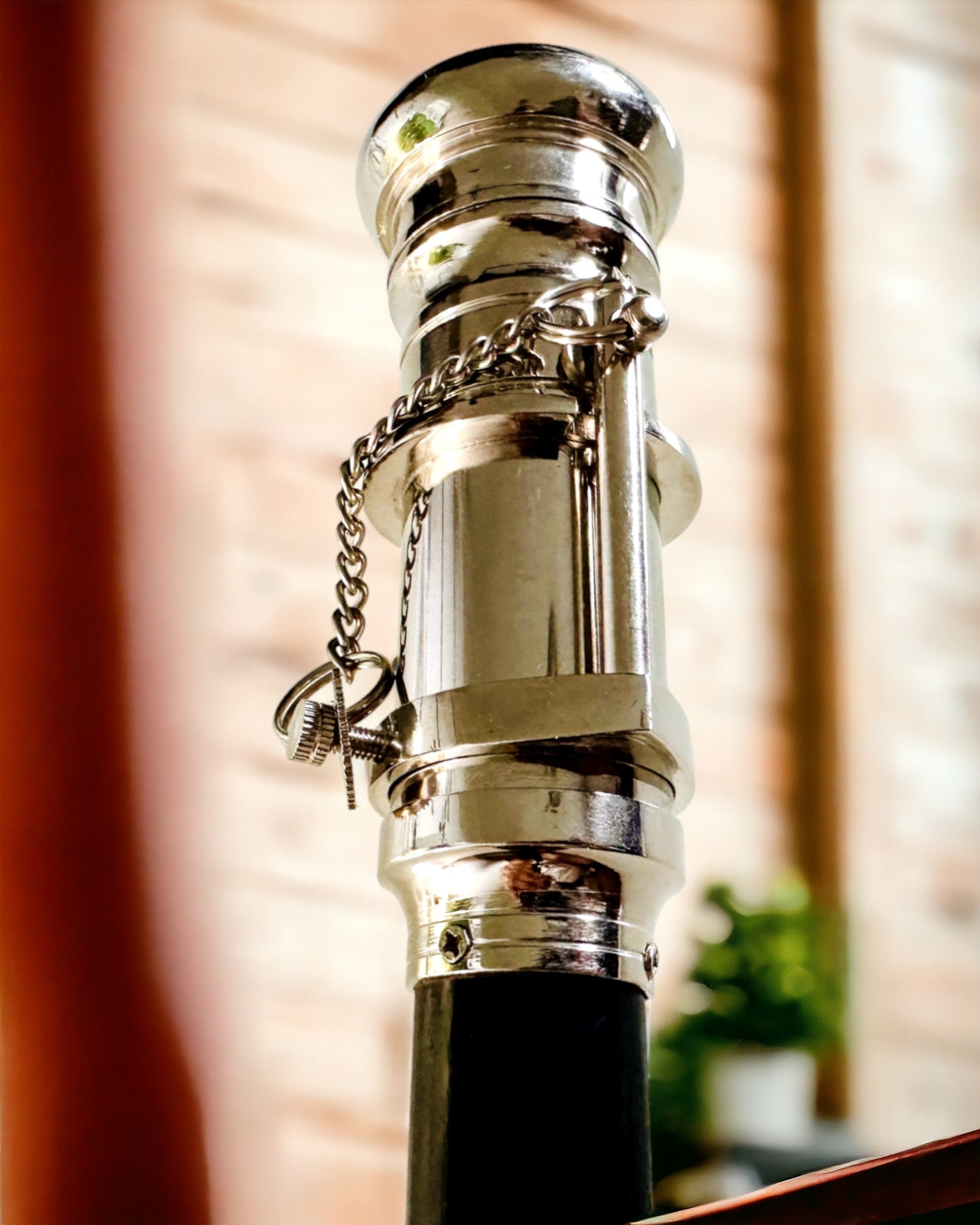 GÅSTOKK MED HÅNDTAK OG KIKKERTFUNKSJON – ELEGANT OG MODERNE, 95 CM - kapteinens "Navigator's Crest"