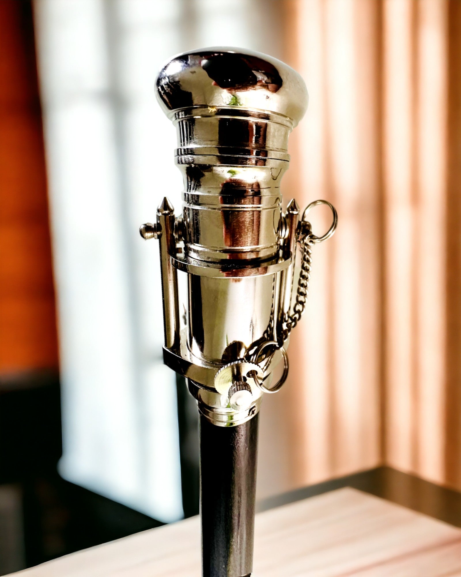 GÅSTOKK MED HÅNDTAK OG KIKKERTFUNKSJON – ELEGANT OG MODERNE, 95 CM - kapteinens "Navigator's Crest"