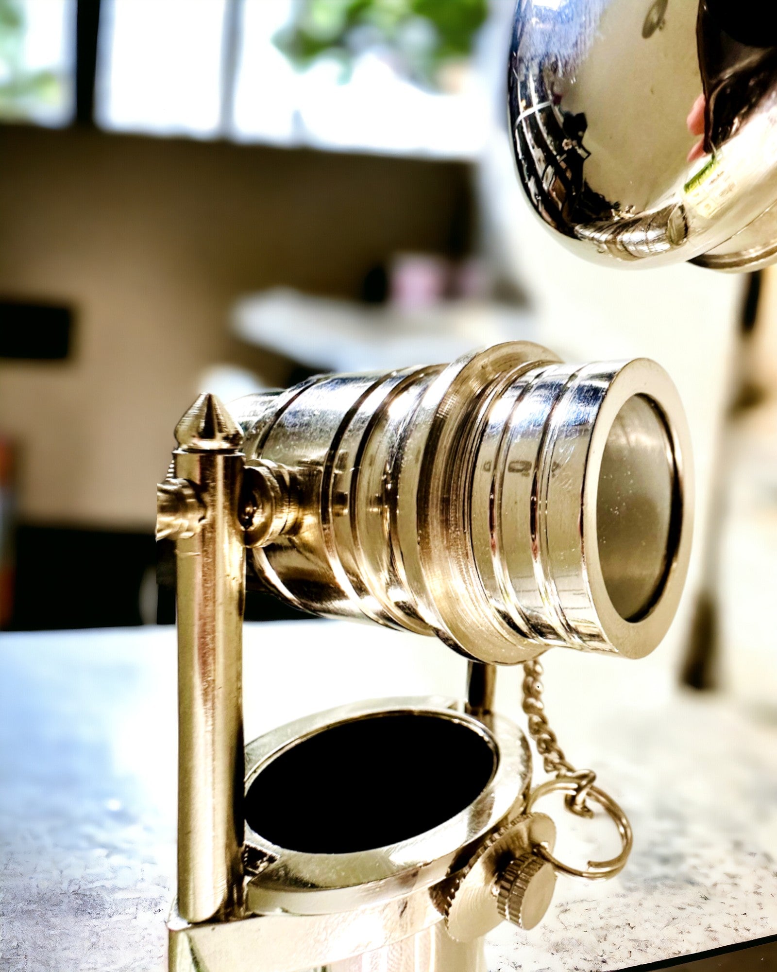 GÅSTOKK MED HÅNDTAK OG KIKKERTFUNKSJON – ELEGANT OG MODERNE, 95 CM - kapteinens "Navigator's Crest"