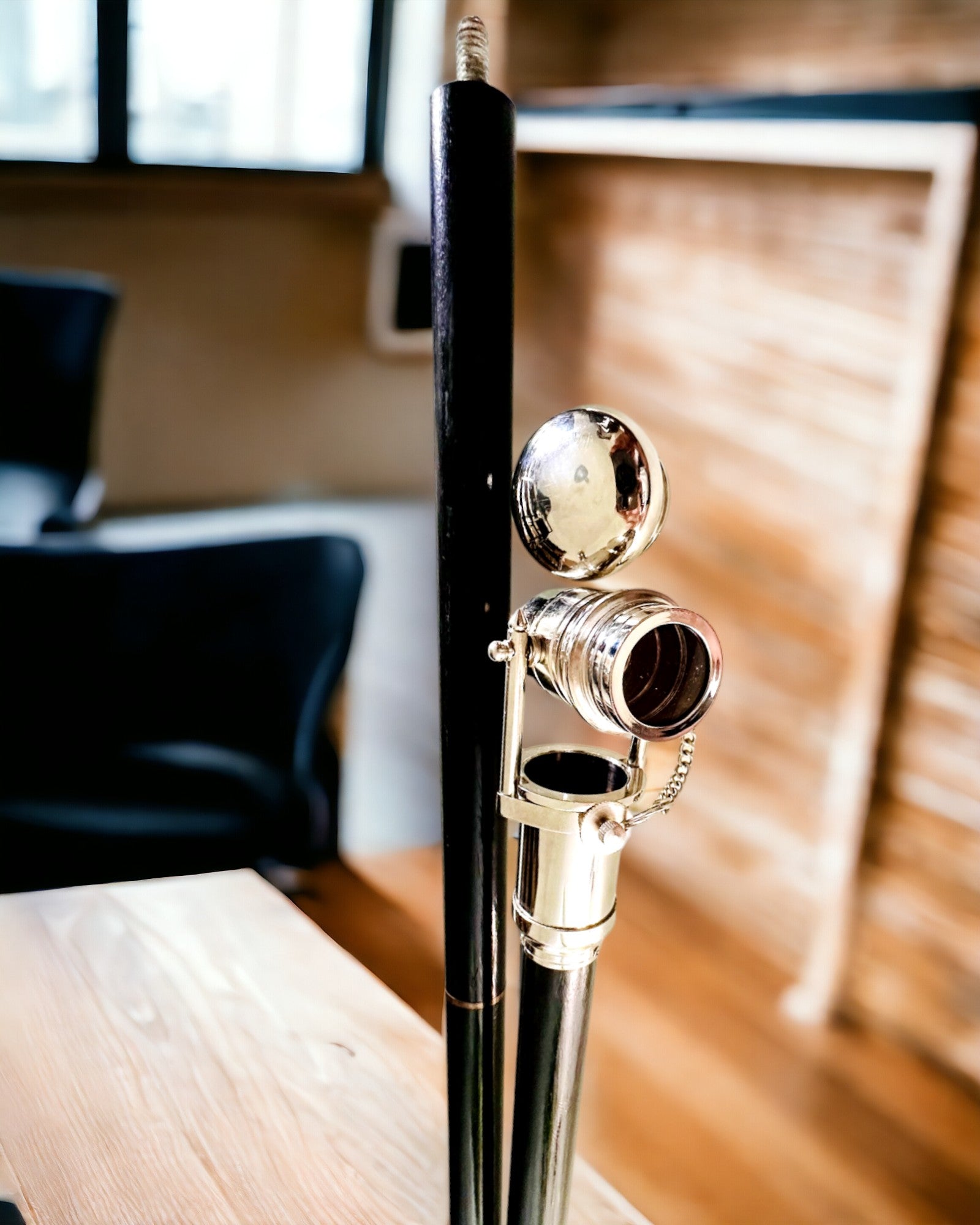 GÅSTOKK MED HÅNDTAK OG KIKKERTFUNKSJON – ELEGANT OG MODERNE, 95 CM - kapteinens "Navigator's Crest"