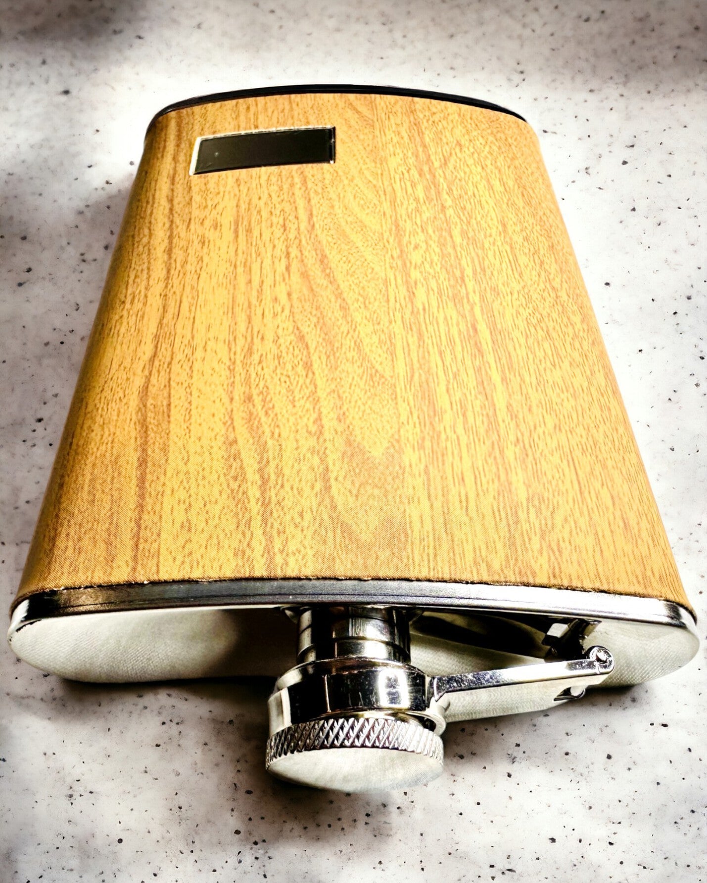 Drewnesett "Piersiówka Elegance" med mulighet for personlig gravering