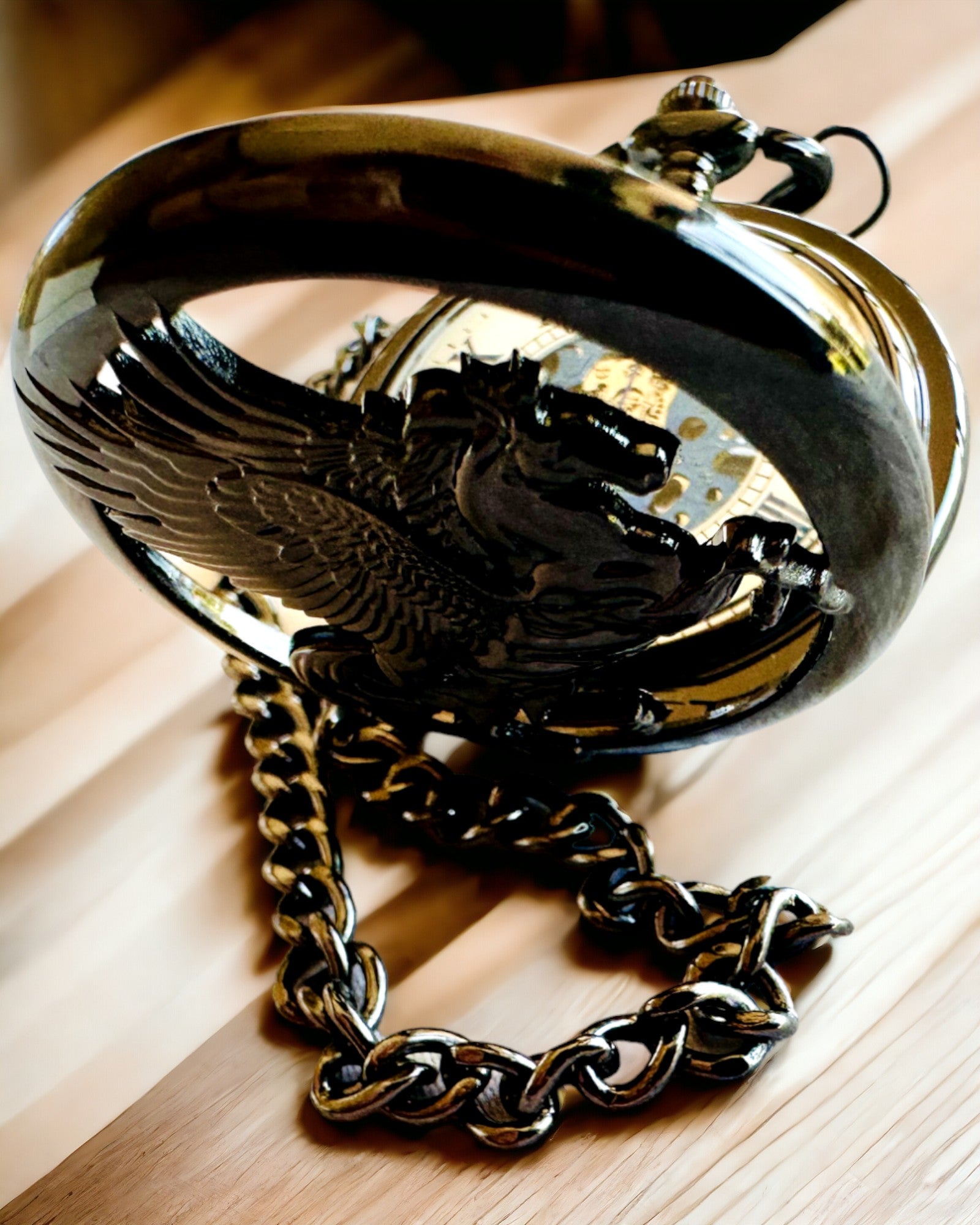 Lommeur "Equus Tempus" - Svart med hestemotiv, mulighet for personlig gravering - hvit urskive