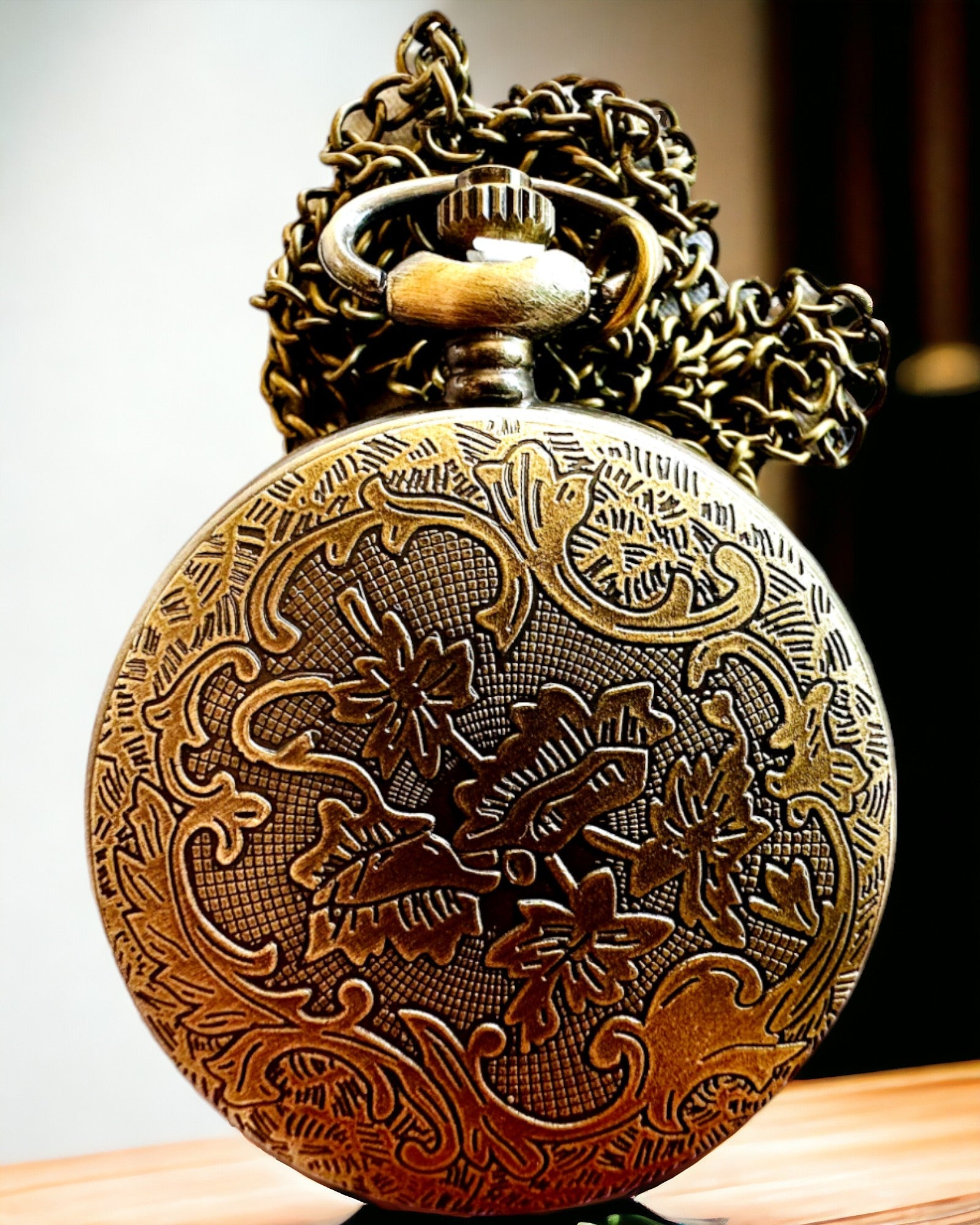 Lommeur Skogvokter - Elegant Ur med Hjortemotiv, mulighet for personlig gravering