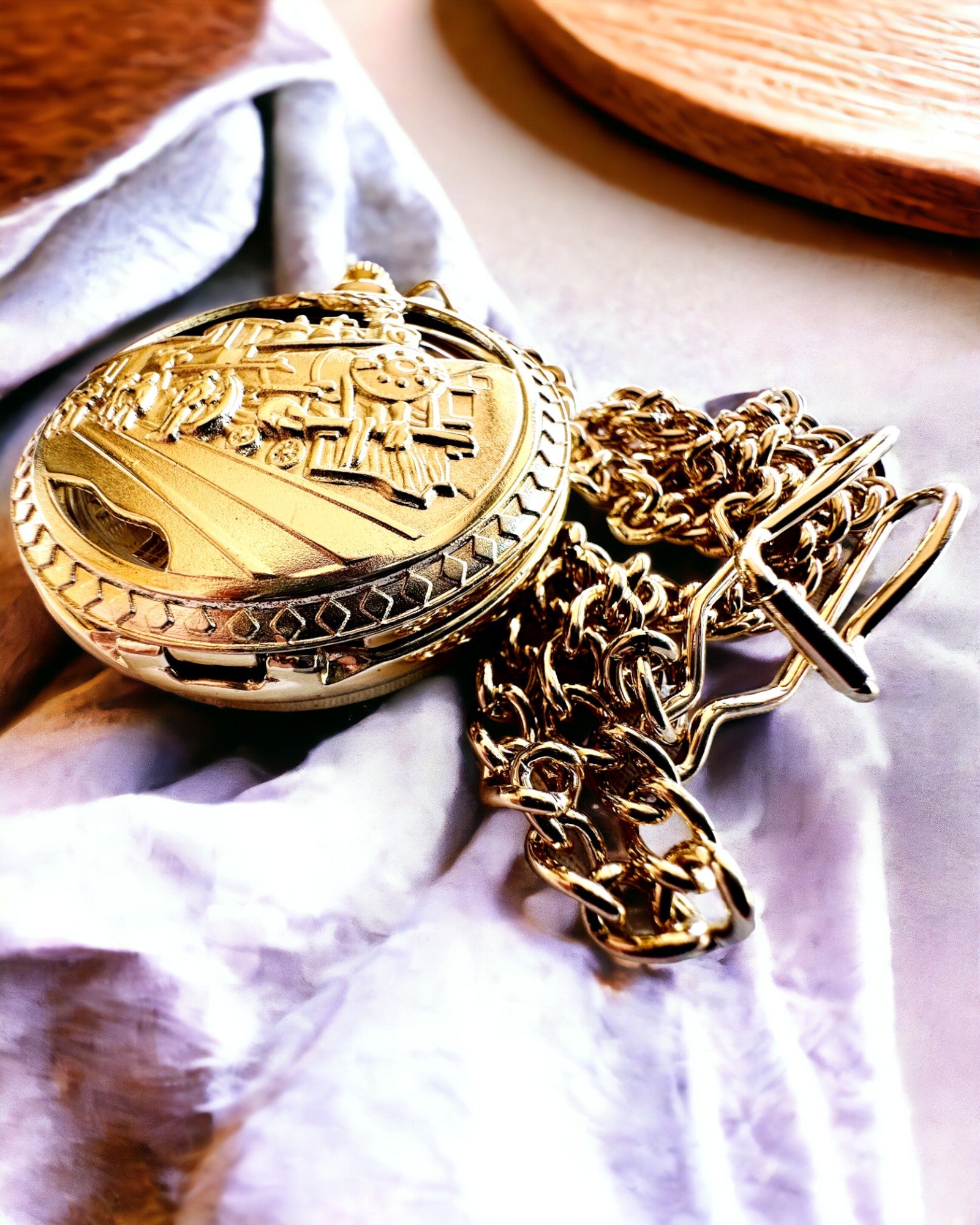 Lommeur "Imperial Tog", mulighet for personlig gravering, gullfarge