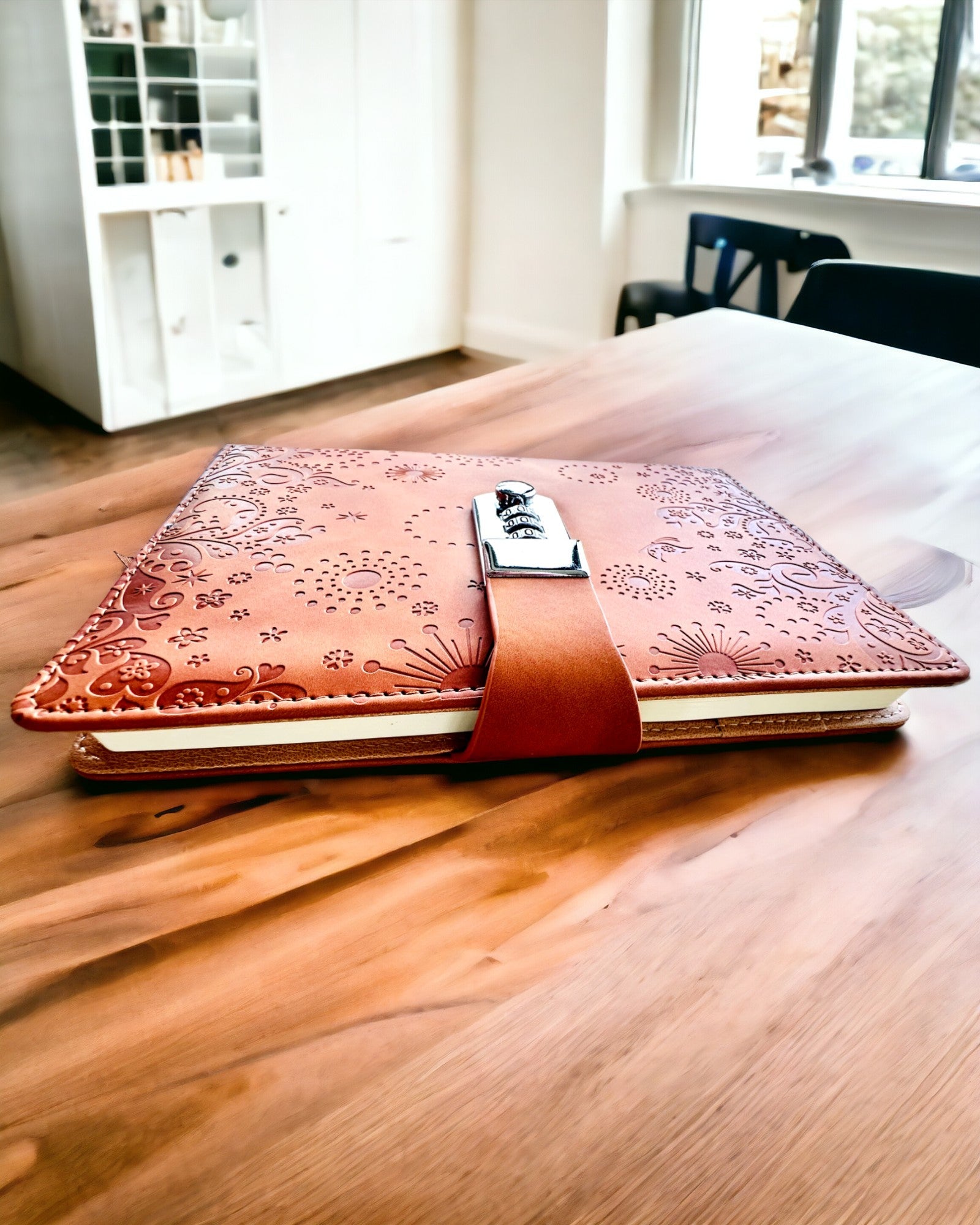 Eksklusiv Notatbok, PU-skinn, A5 med Kodelås - "Secret Journal", personalisering med gravering