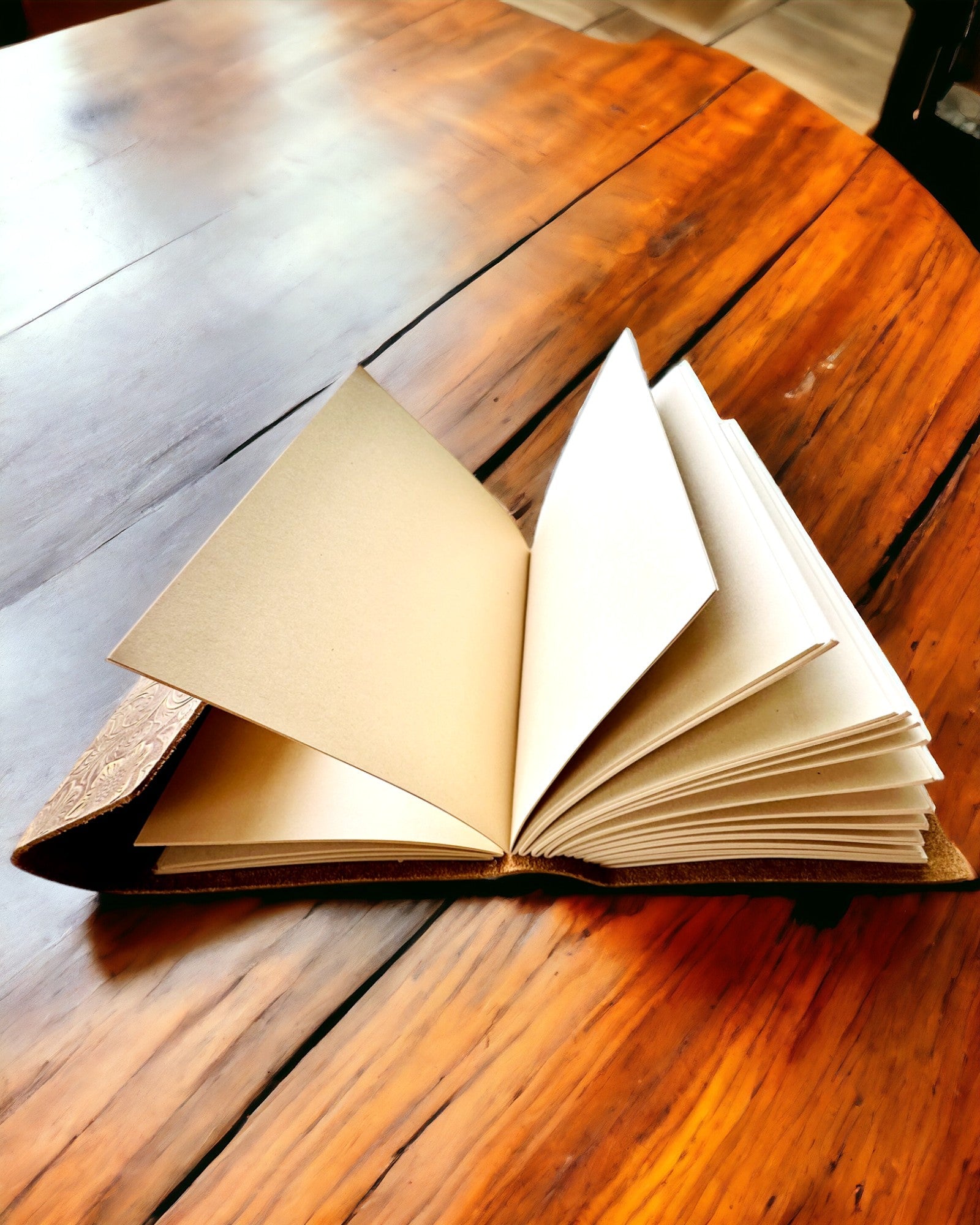 Luksuriøs Retro Notatbok med Skinnomslag - "Vintage Elegance", 480 sider, mulighet for personlig gravering