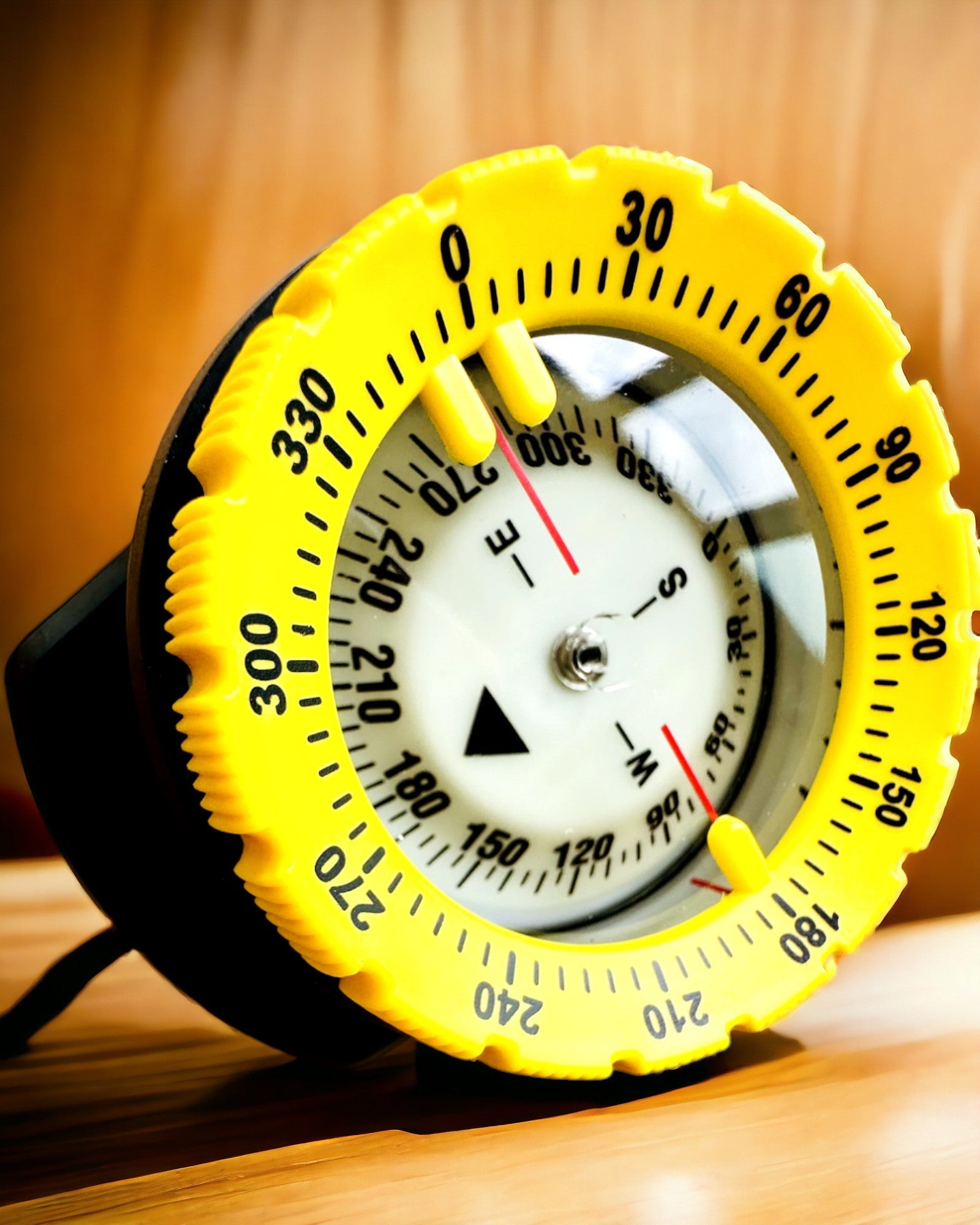 Dykkekompass AquaGuide - vanntett kompass med luminescensfunksjon og fleksibelt bånd, mulighet for personalisering