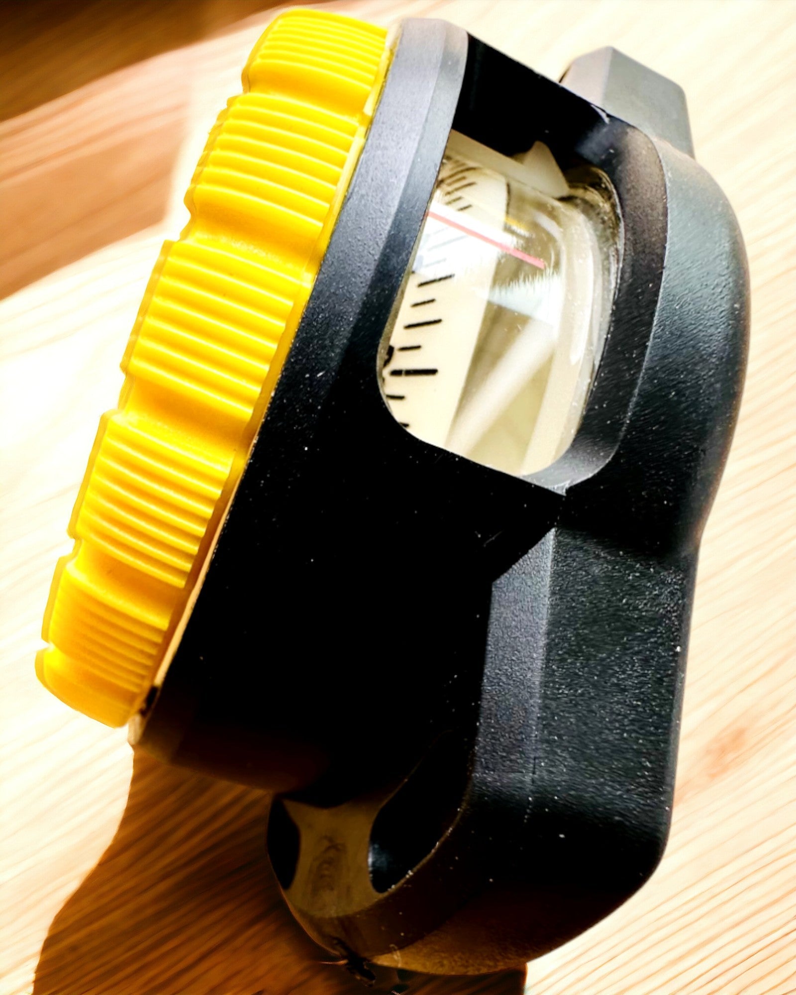 Dykkekompass AquaGuide - vanntett kompass med luminescensfunksjon og fleksibelt bånd, mulighet for personalisering