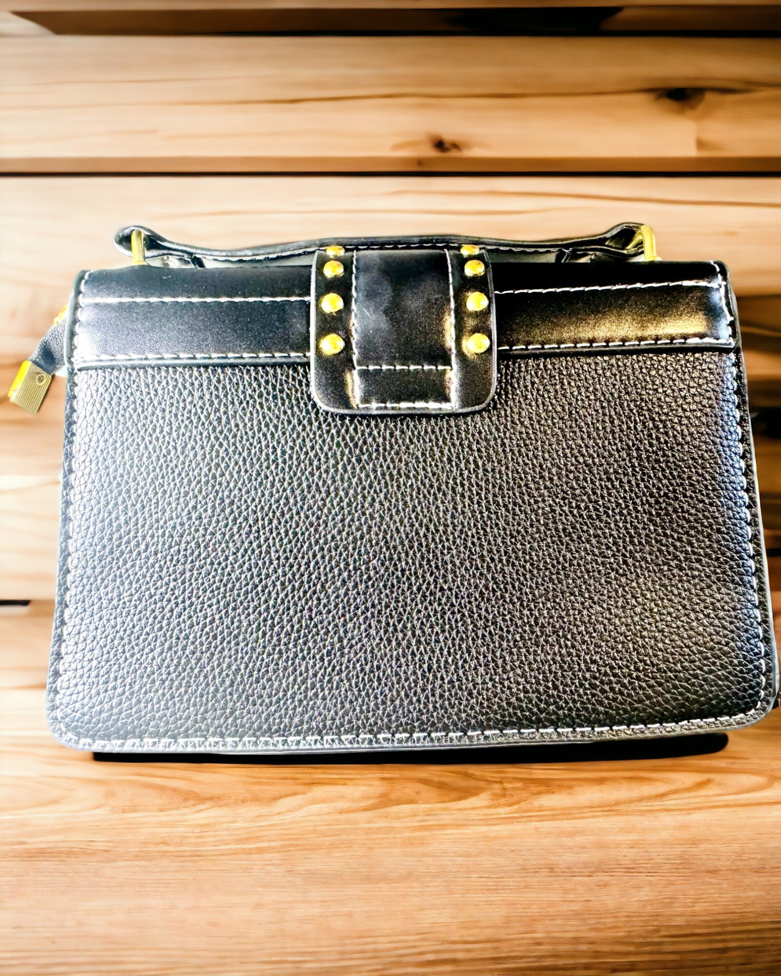 Moderne Kvadratisk Skulderveske med Løveaksent - farge svart