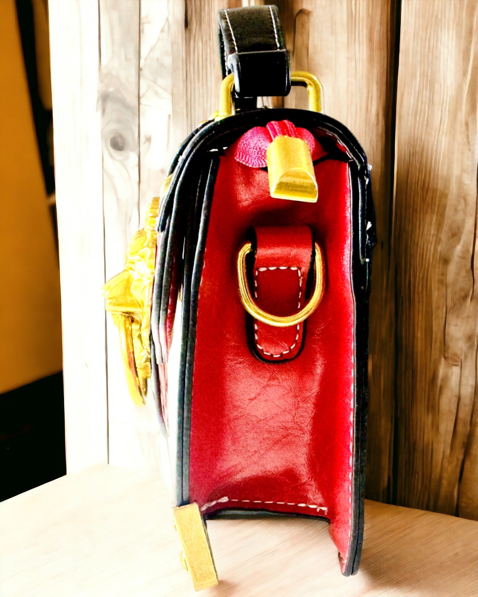 "Królewski Ryk" Kvadratisk Skulderveske med Løvehode