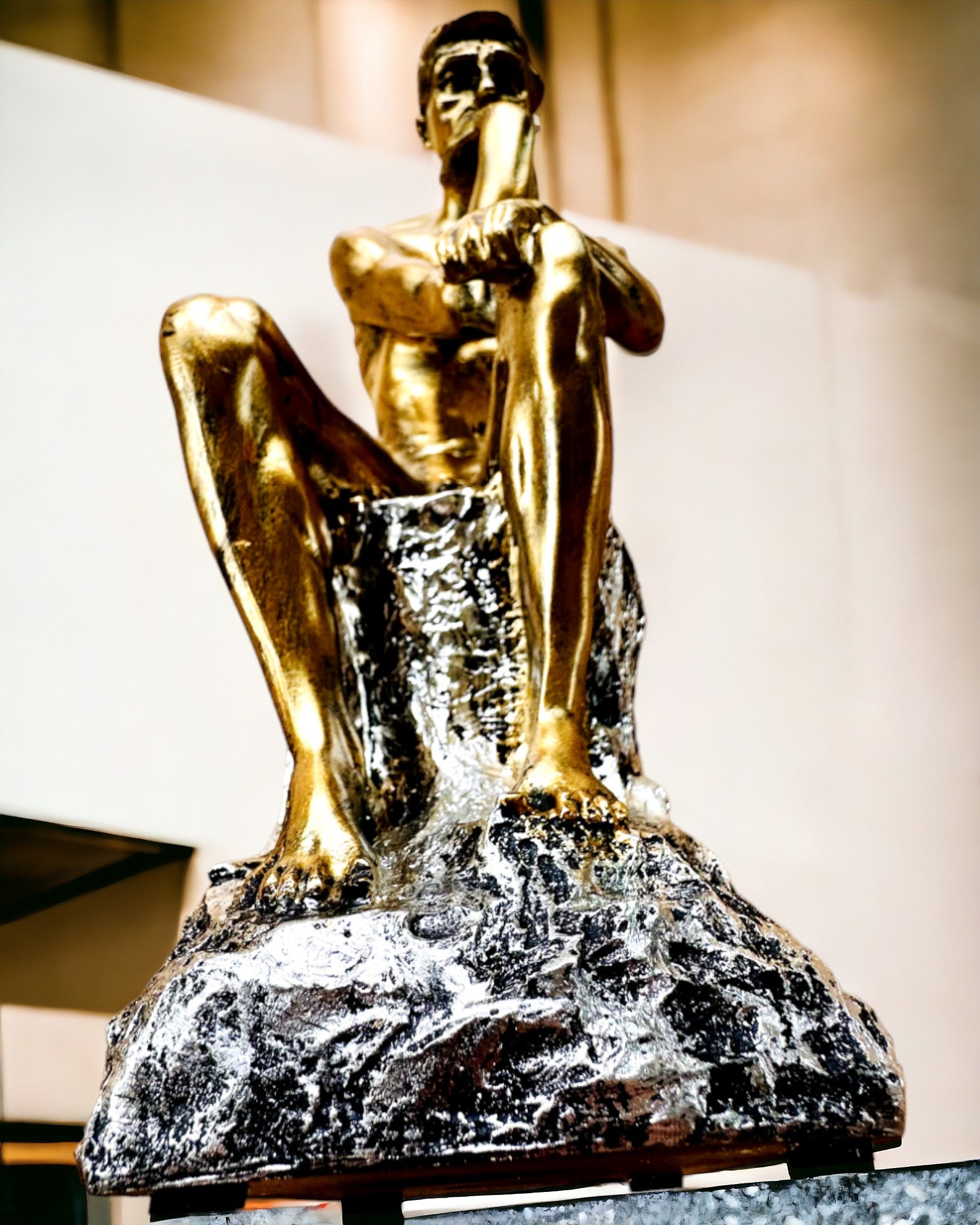 Złoty Myśliciel - Figurka i harpiks, personalisering med gravering