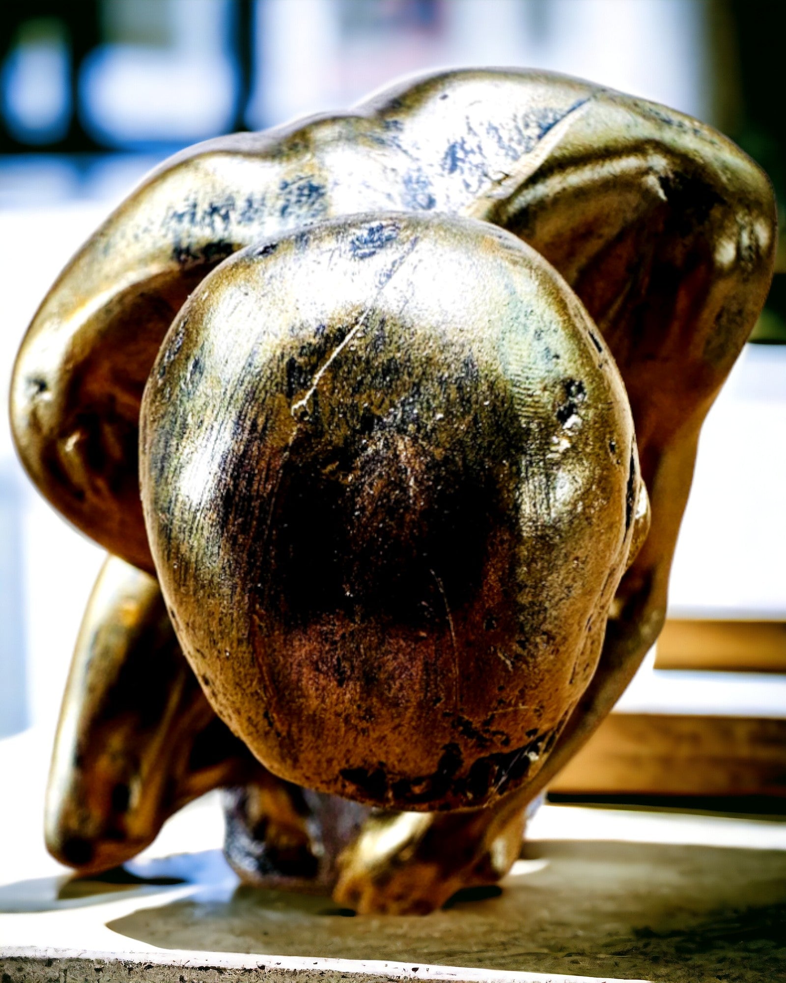 Złoty Myśliciel - Figurka i harpiks, personalisering med gravering