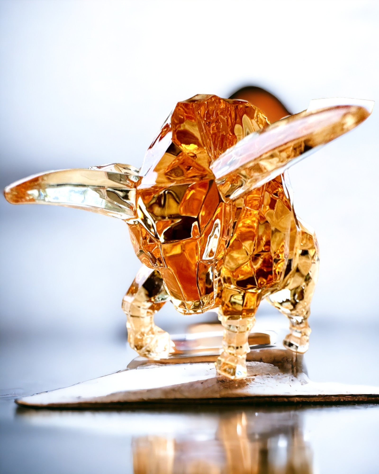 Statue "Złoty Byk" i harpiks, gjennomsiktig design, mulighet for personalisering